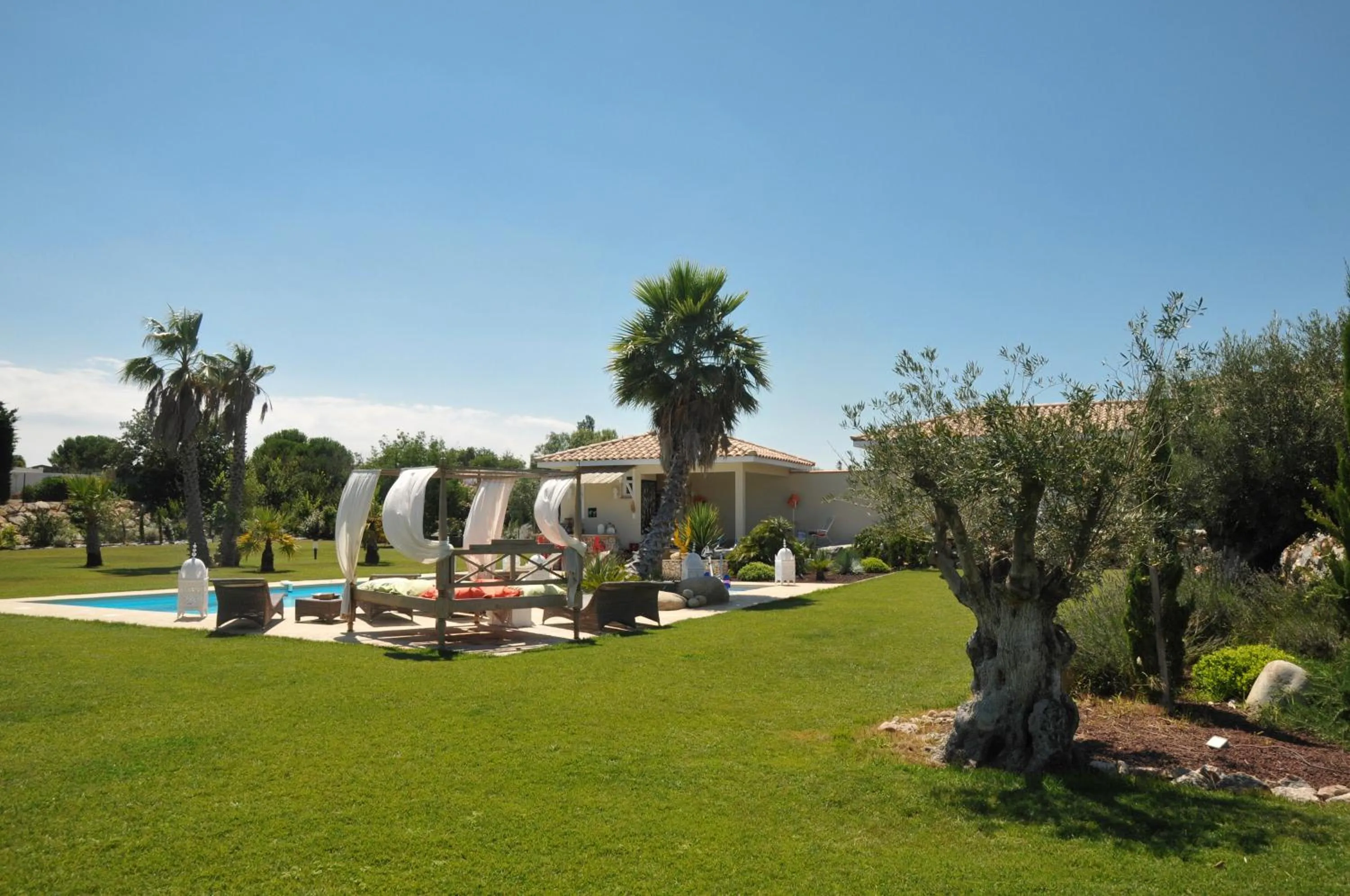 Property building in Escapades Lointaines