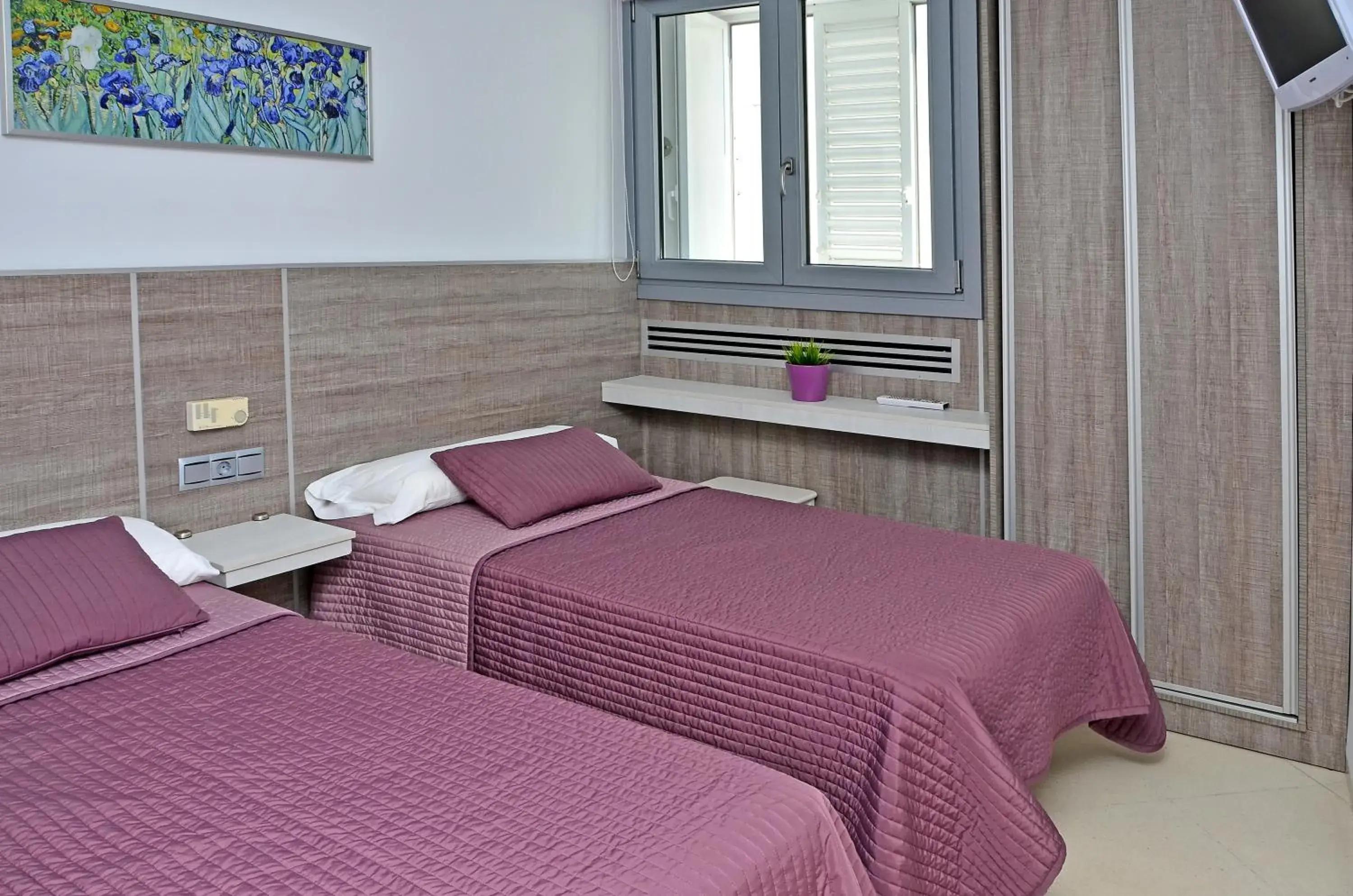 Small Double or Twin Room in Hostal Campito Small Double or Twin Room in Hostal Campito