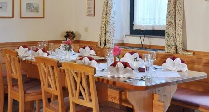 Restaurant/places to eat in Hotel-Restaurant Moser Pöchlarn