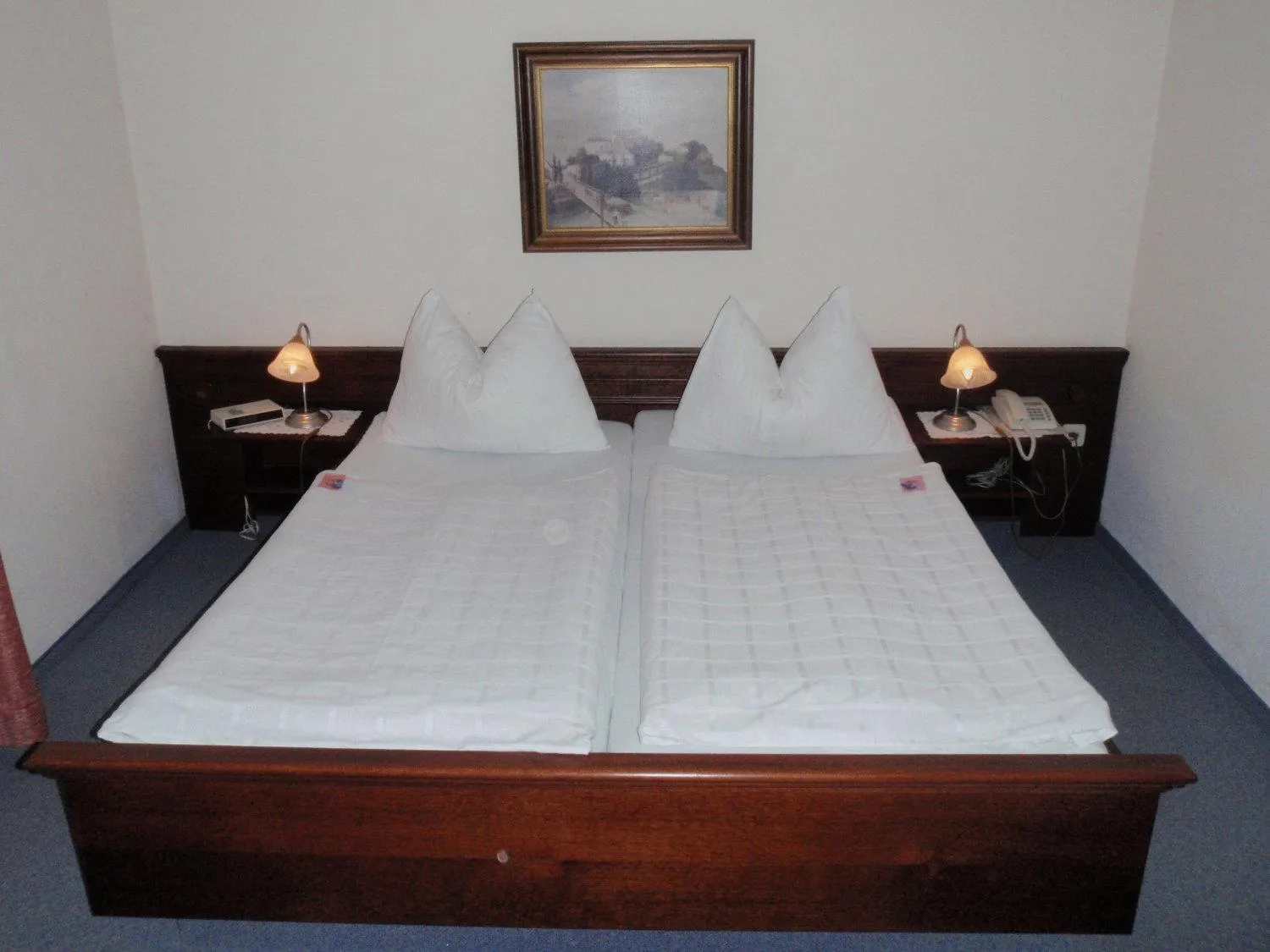 Bed in Hotel-Restaurant Moser Pöchlarn