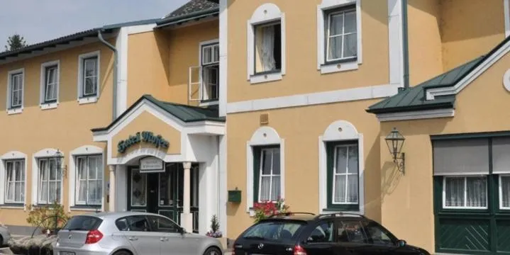 Facade/entrance in Hotel-Restaurant Moser Pöchlarn