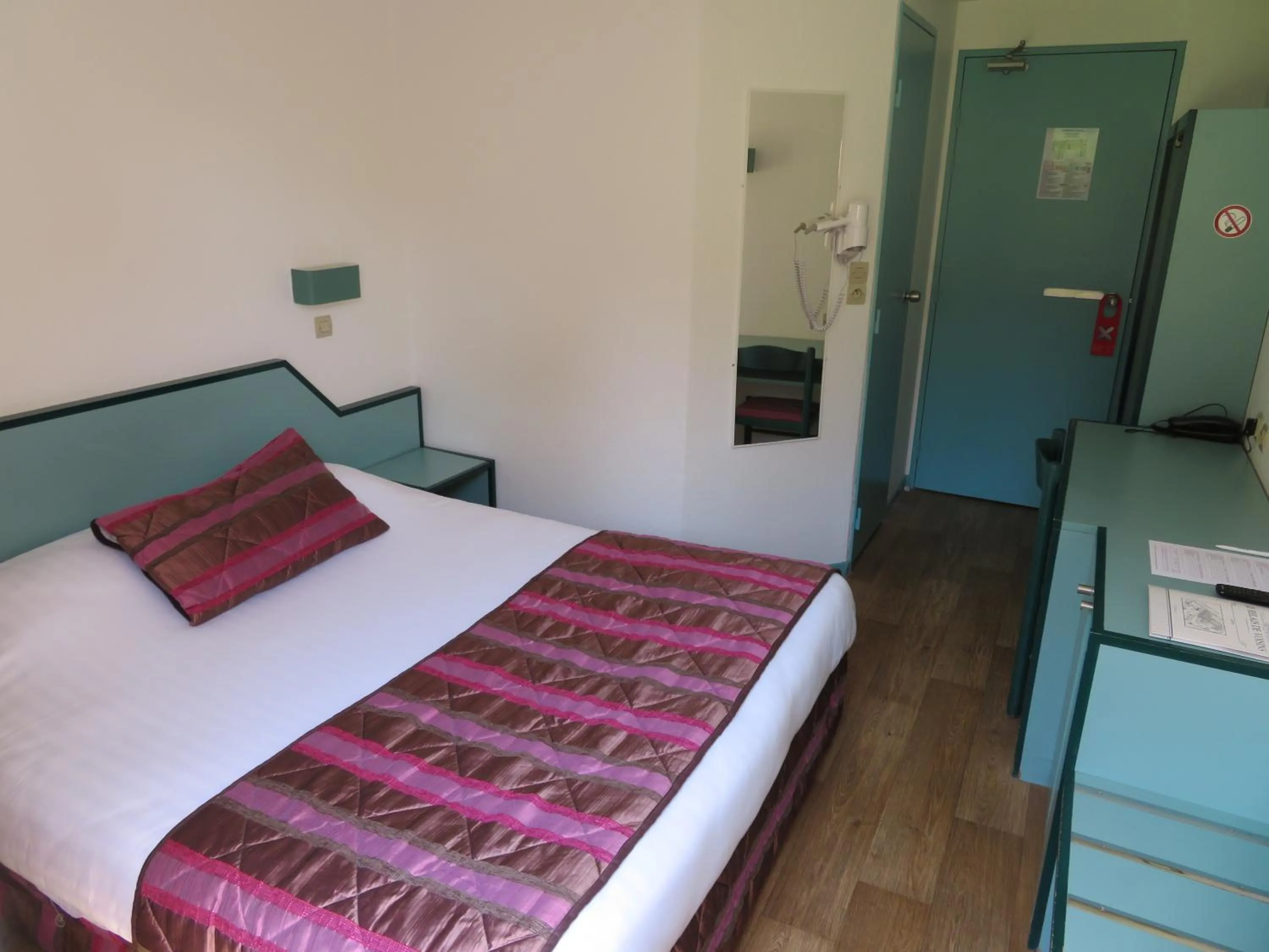 Garden view, Bed in Le Relais de Voisins