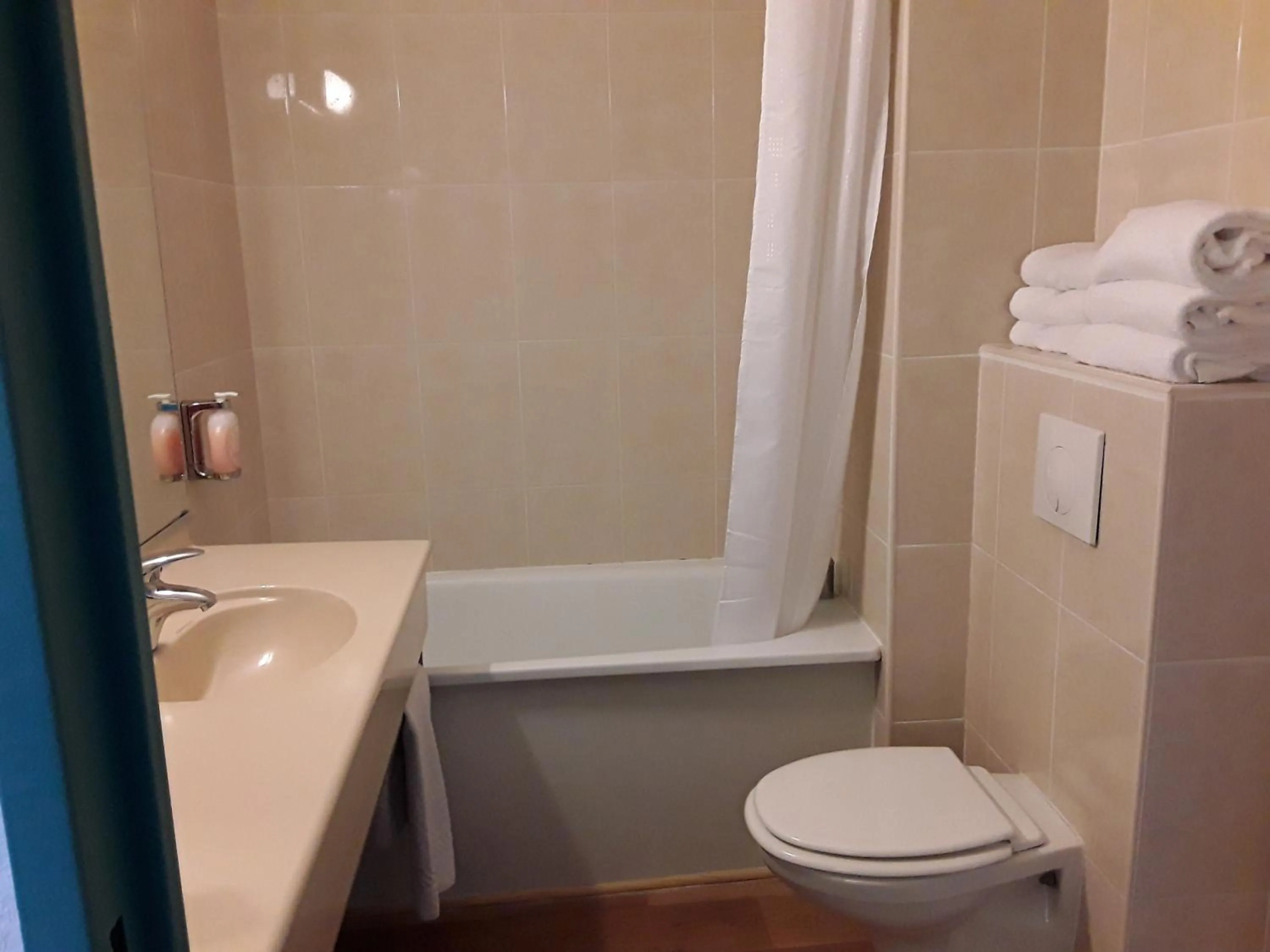 group of guests in Le Relais de Voisins