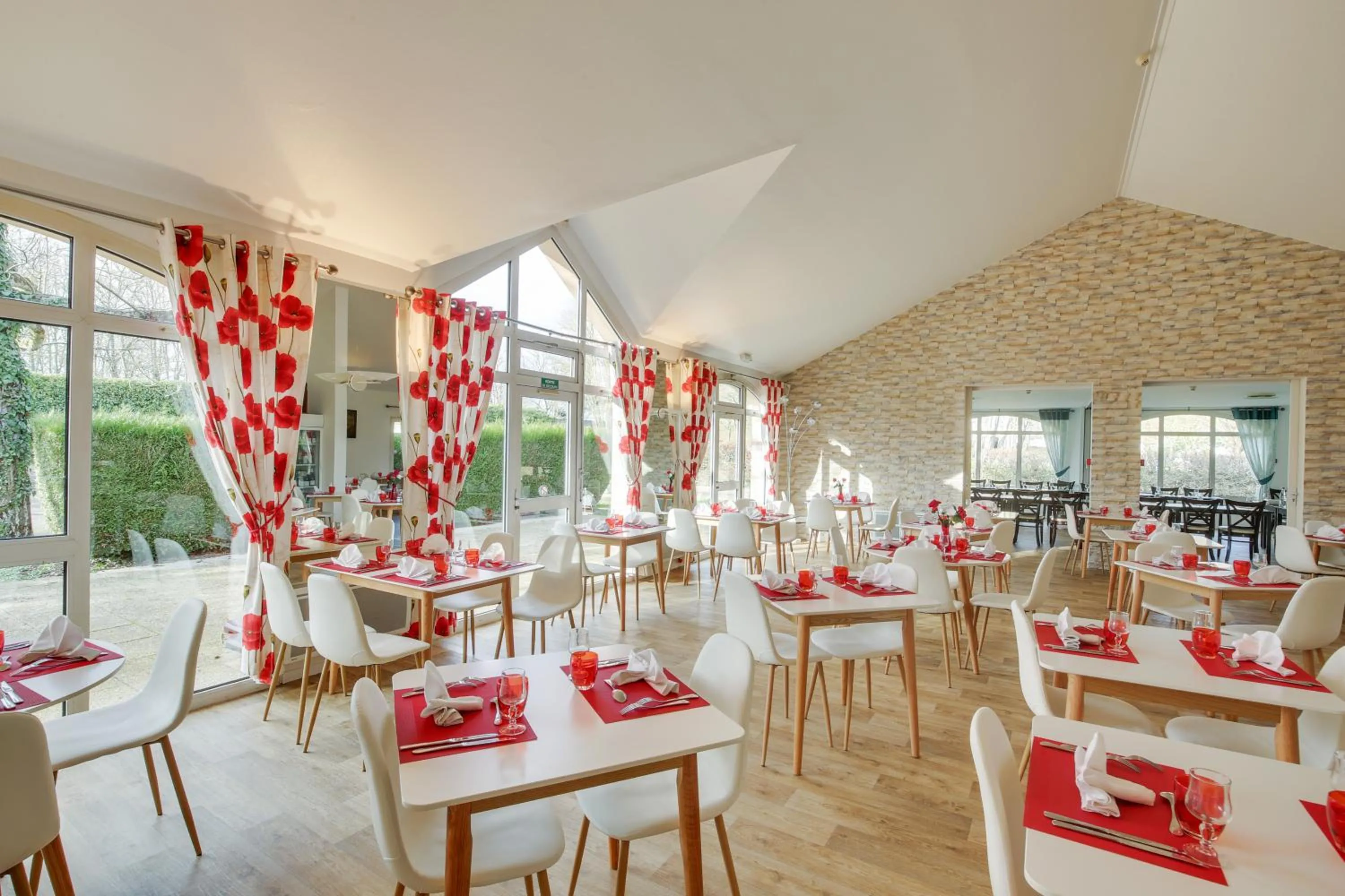 Restaurant/places to eat in Le Relais de Voisins