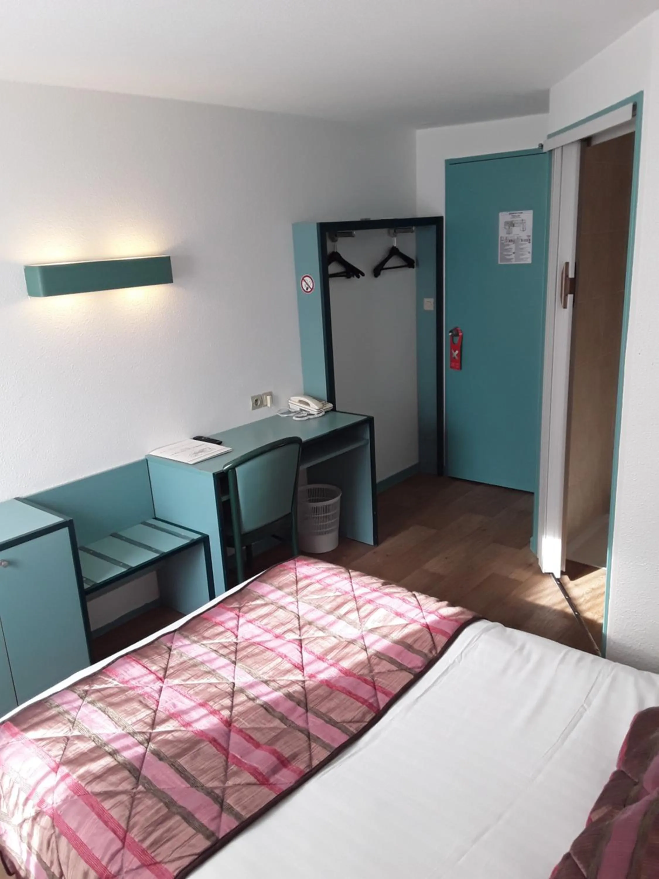 Garden view, Bed in Le Relais de Voisins