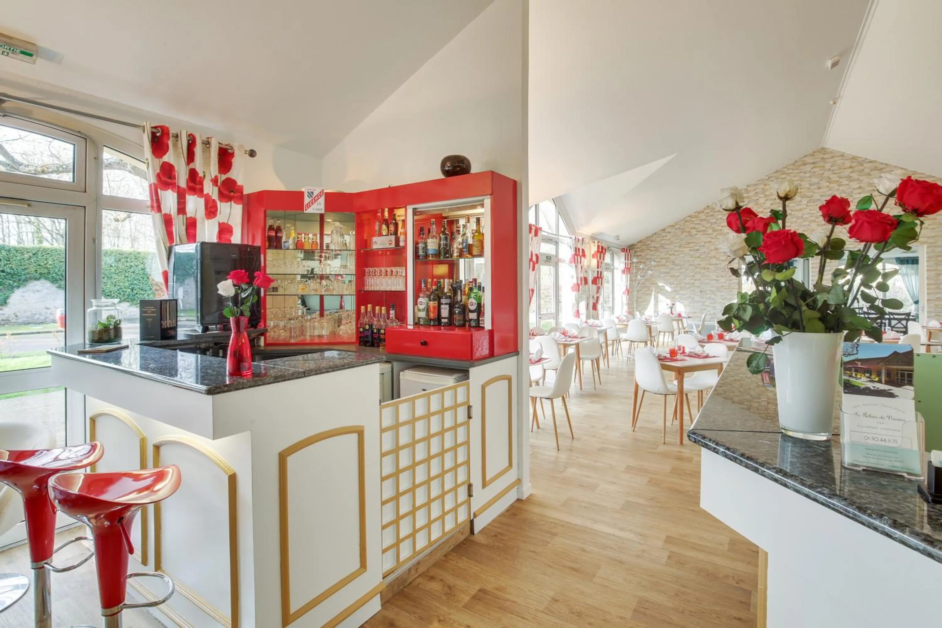 Lounge or bar in Le Relais de Voisins