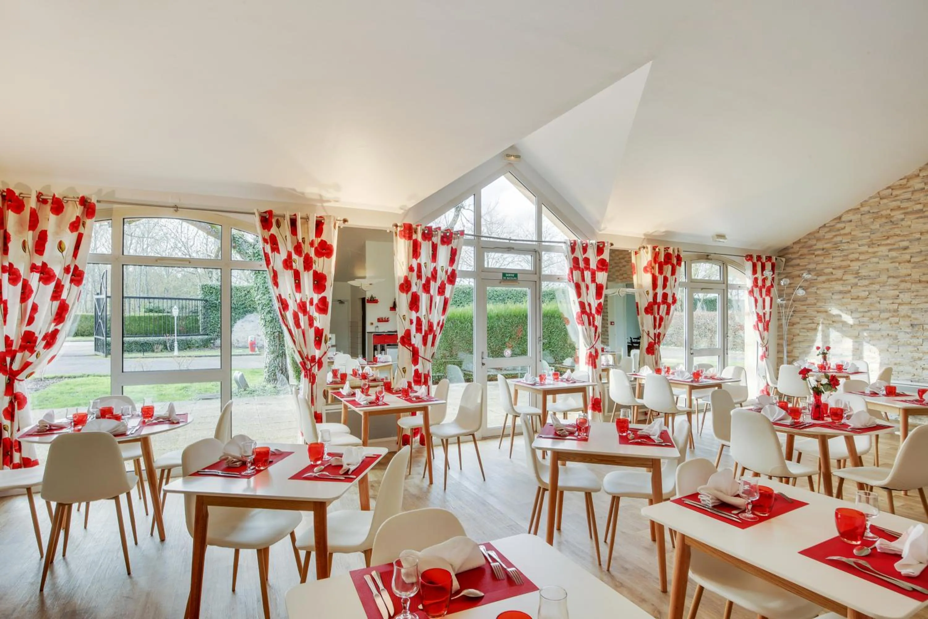 Restaurant/places to eat in Le Relais de Voisins