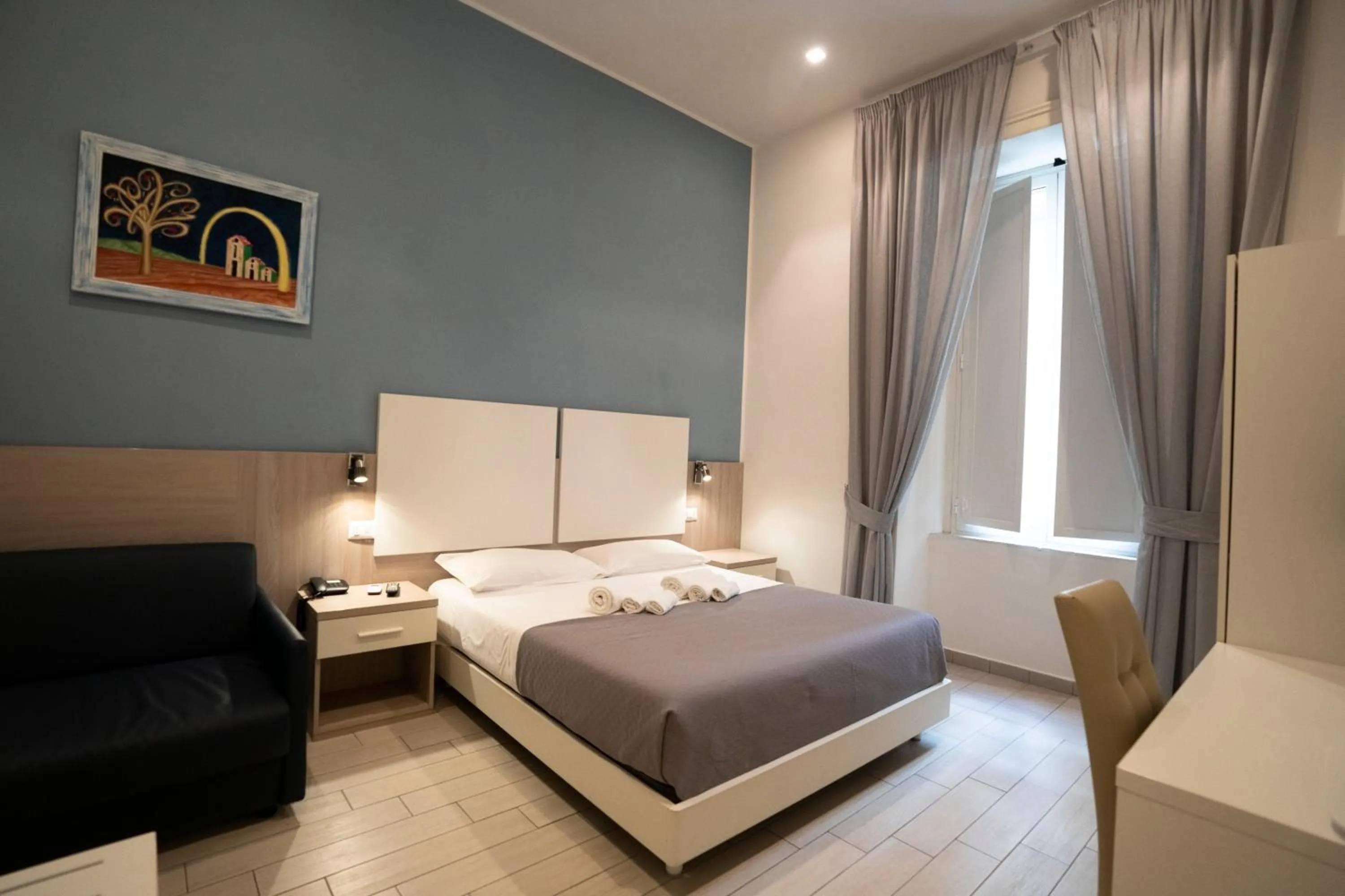 Photo of the whole room, Bed in New Gallery