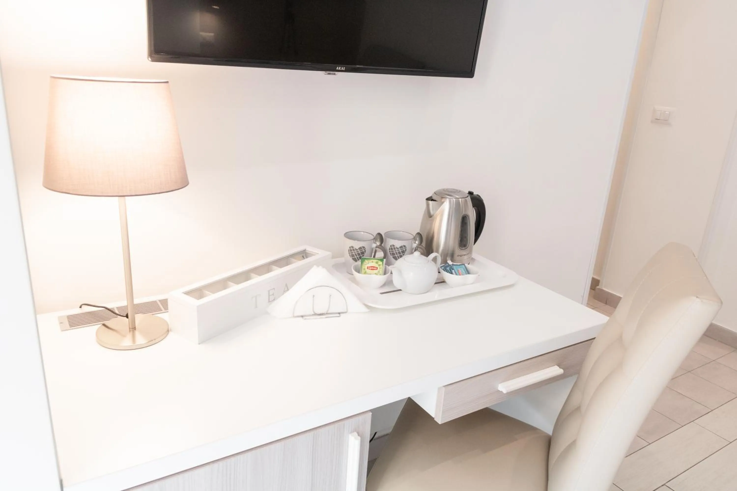 Coffee/tea facilities in New Gallery