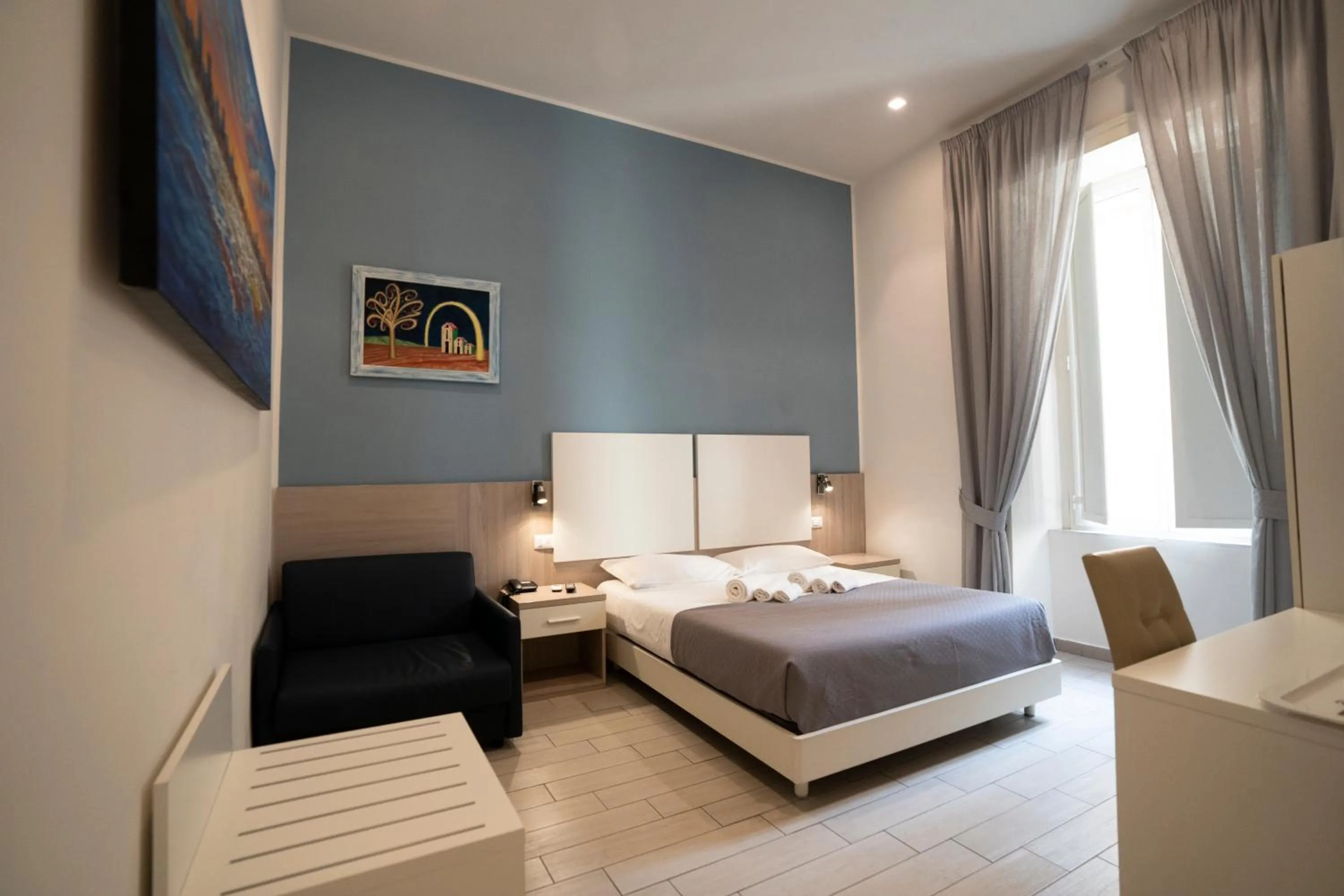 Photo of the whole room, Bed in New Gallery