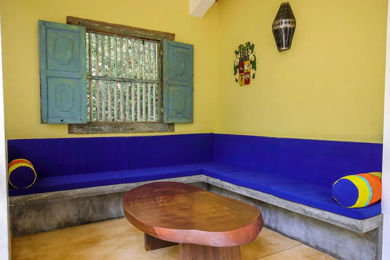 Restaurant/places to eat in Flamboyant Villas