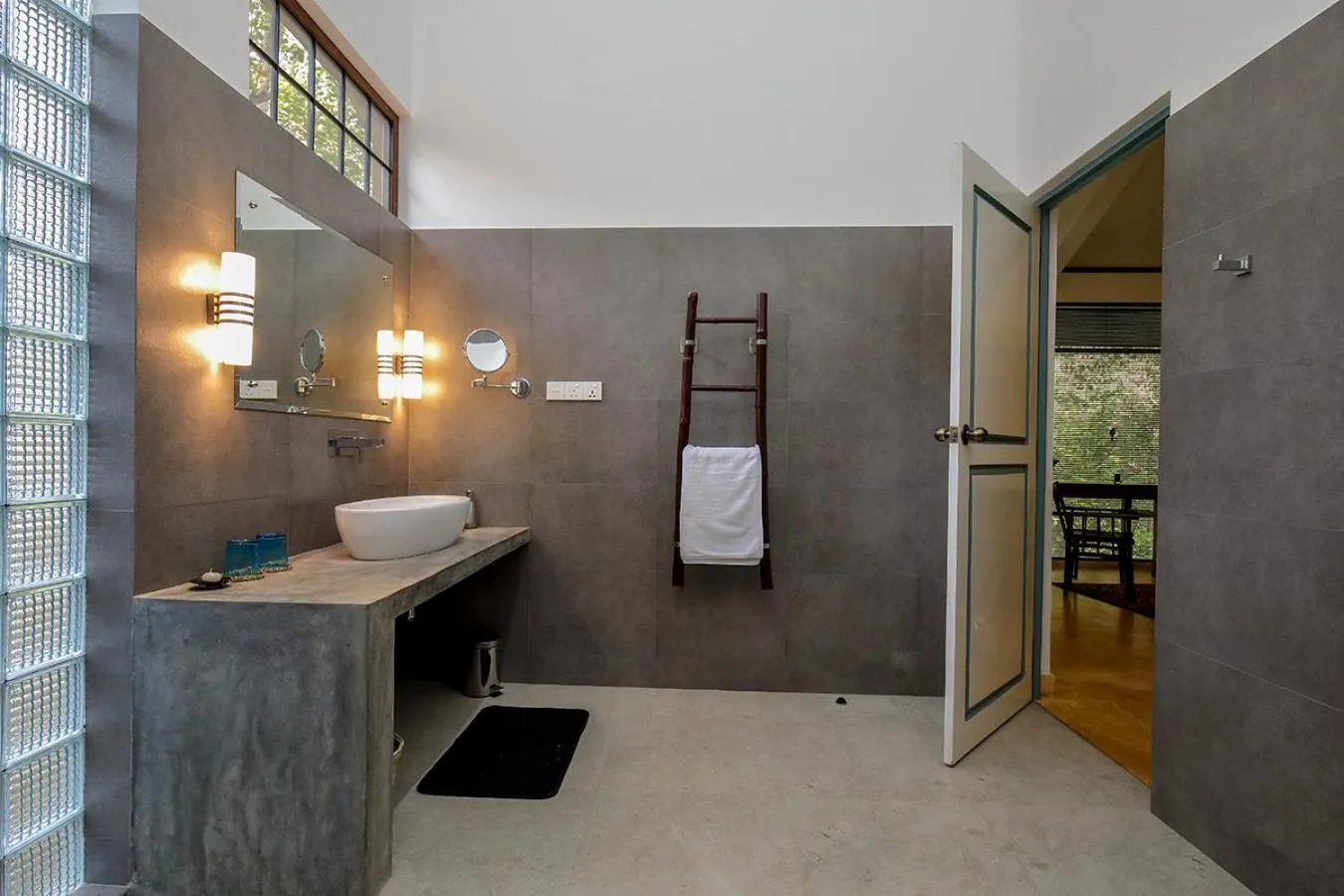 Bathroom in Flamboyant Villas