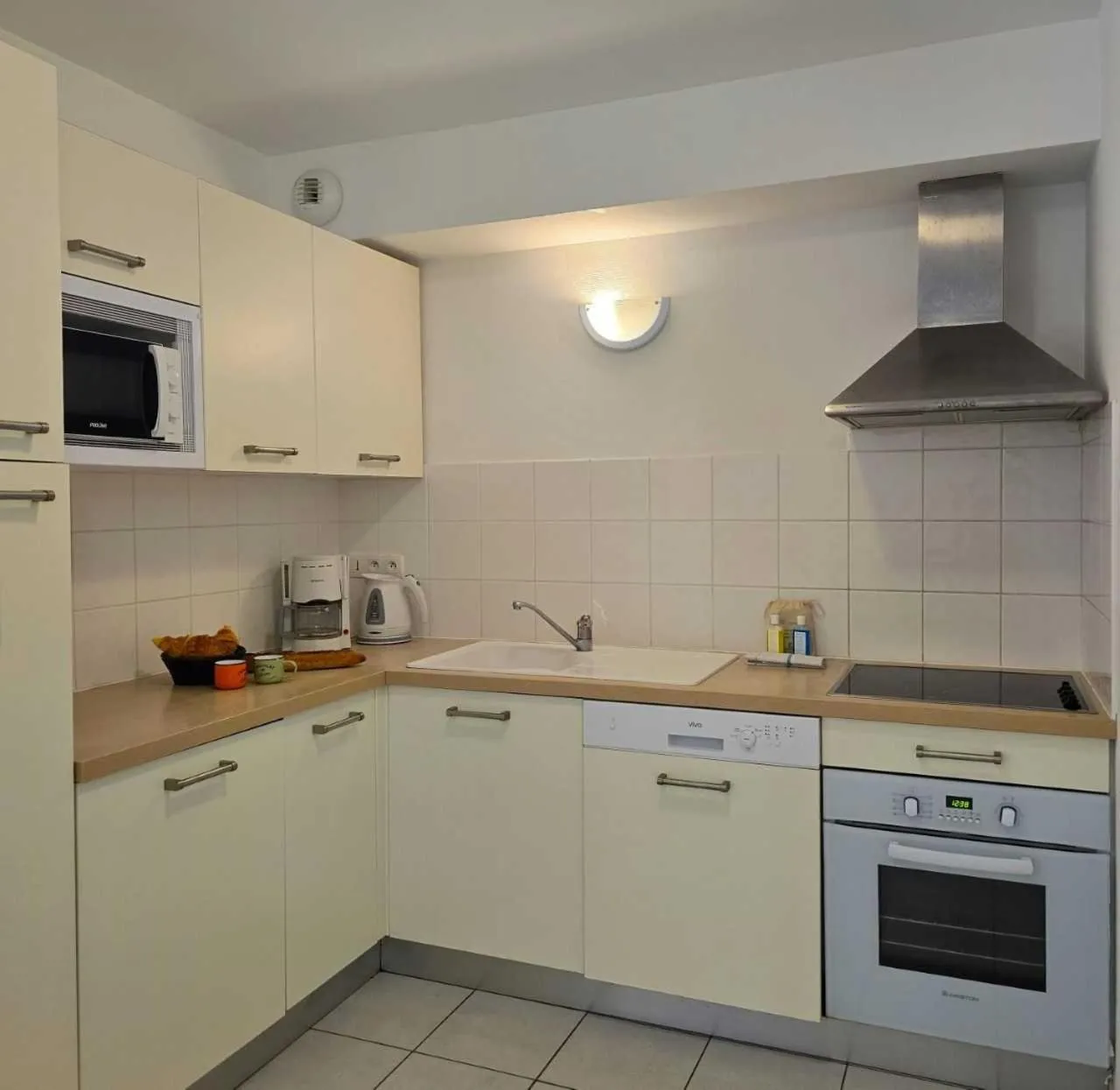 Kitchen or kitchenette in Lagrange Vacances - Villa d'Este