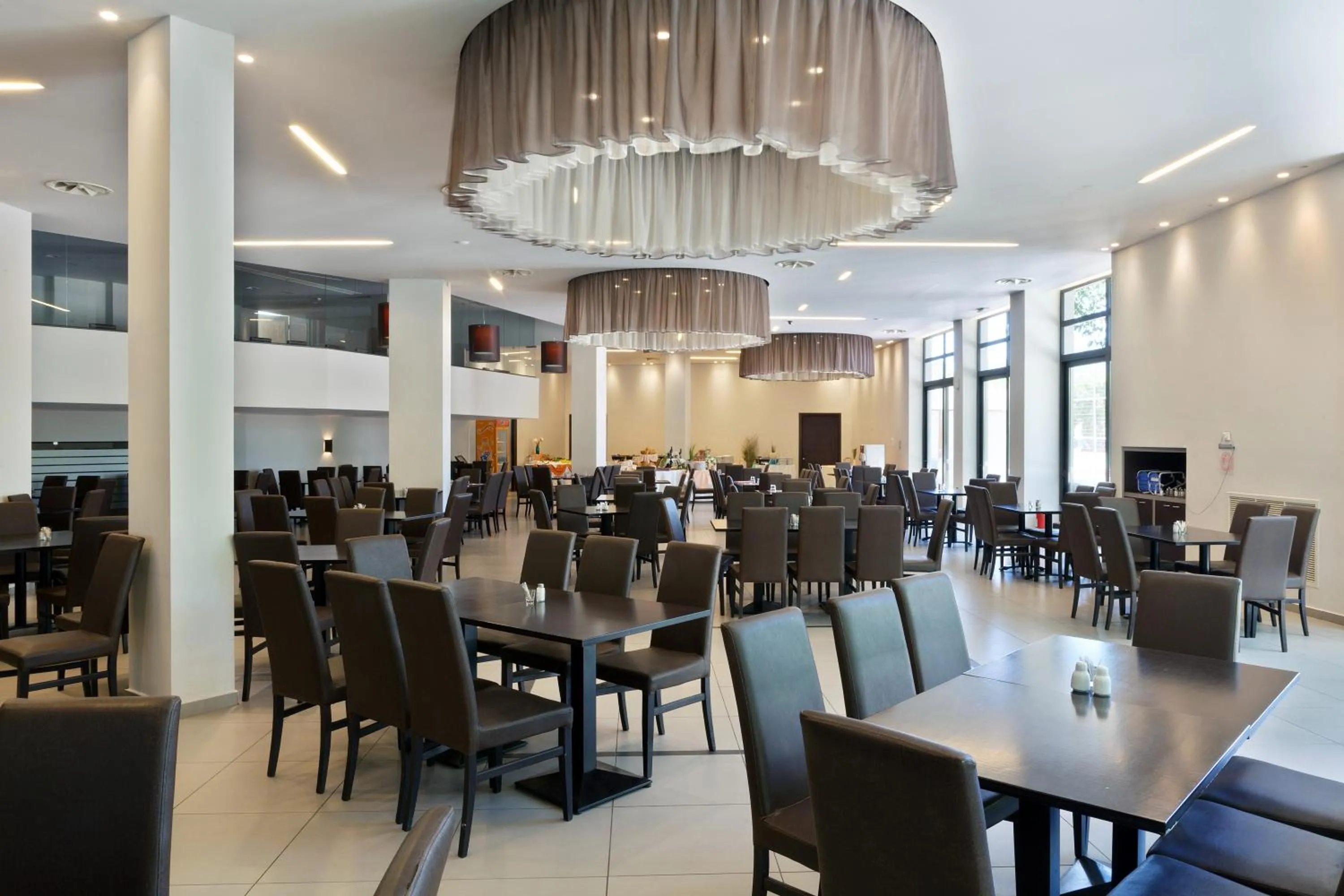 Restaurant/places to eat in Long Beach Hotel & Resort