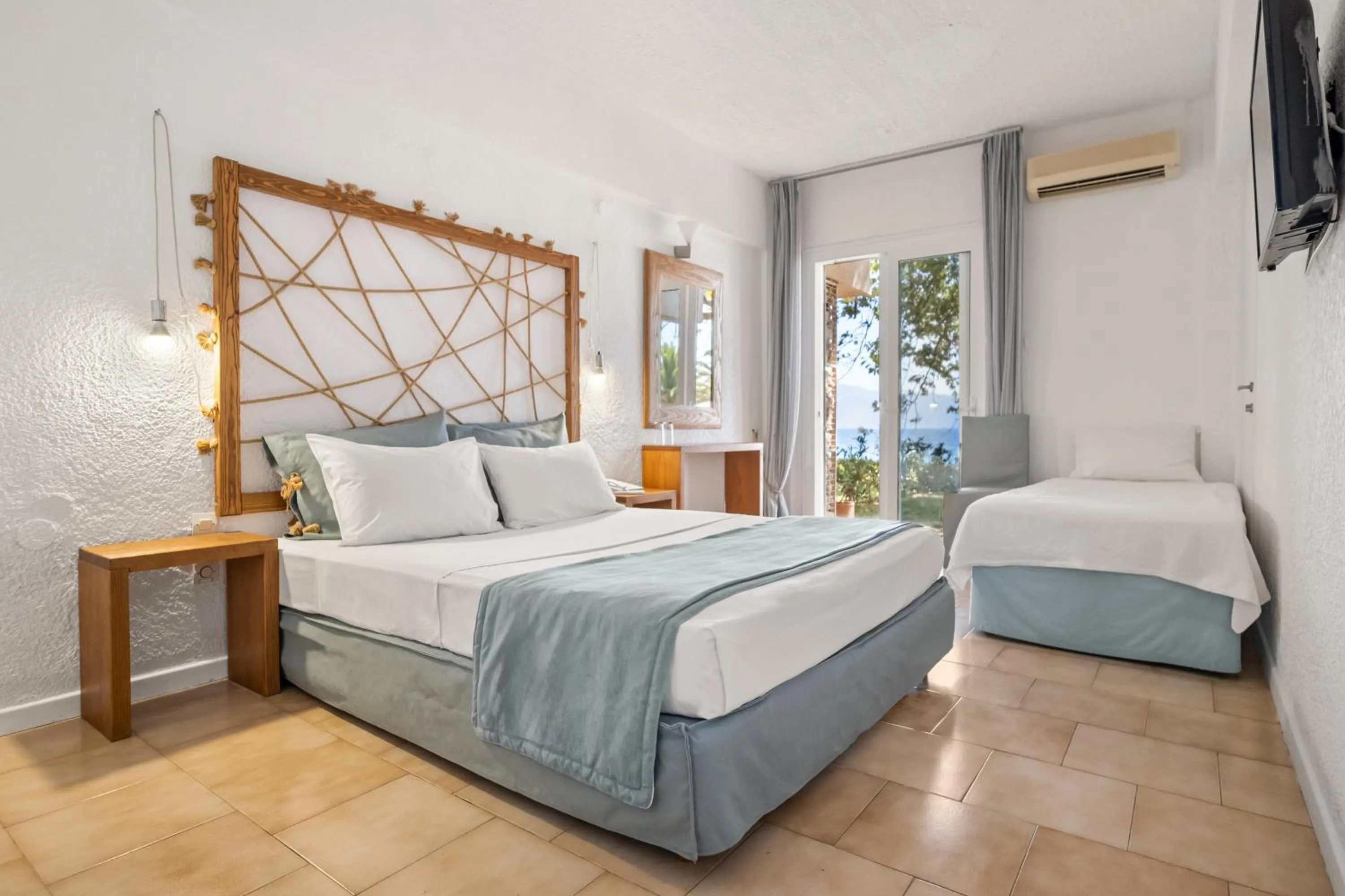 Bed in Long Beach Hotel & Resort