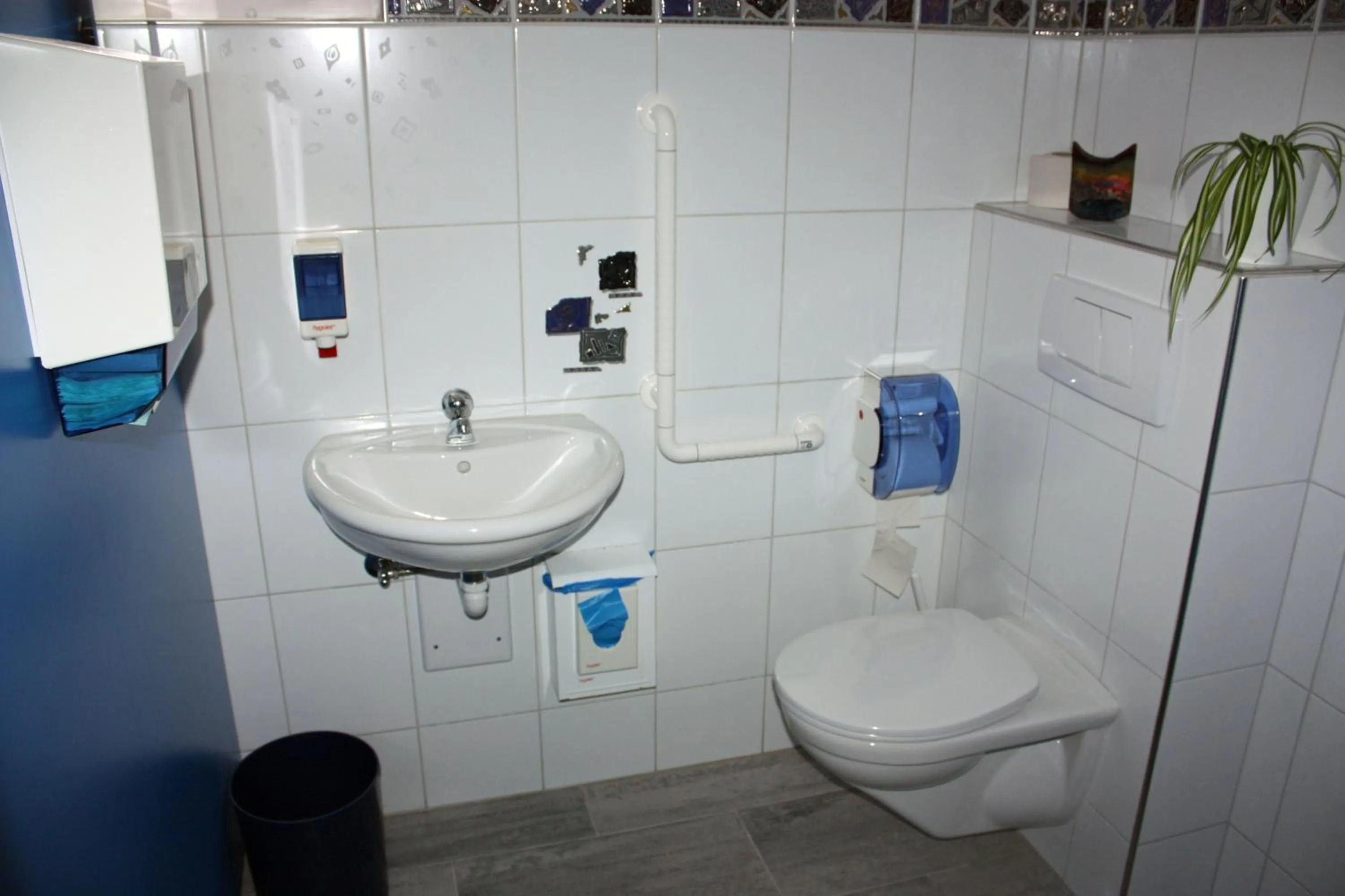 Toilet in Hotel Koi-Gartenteich