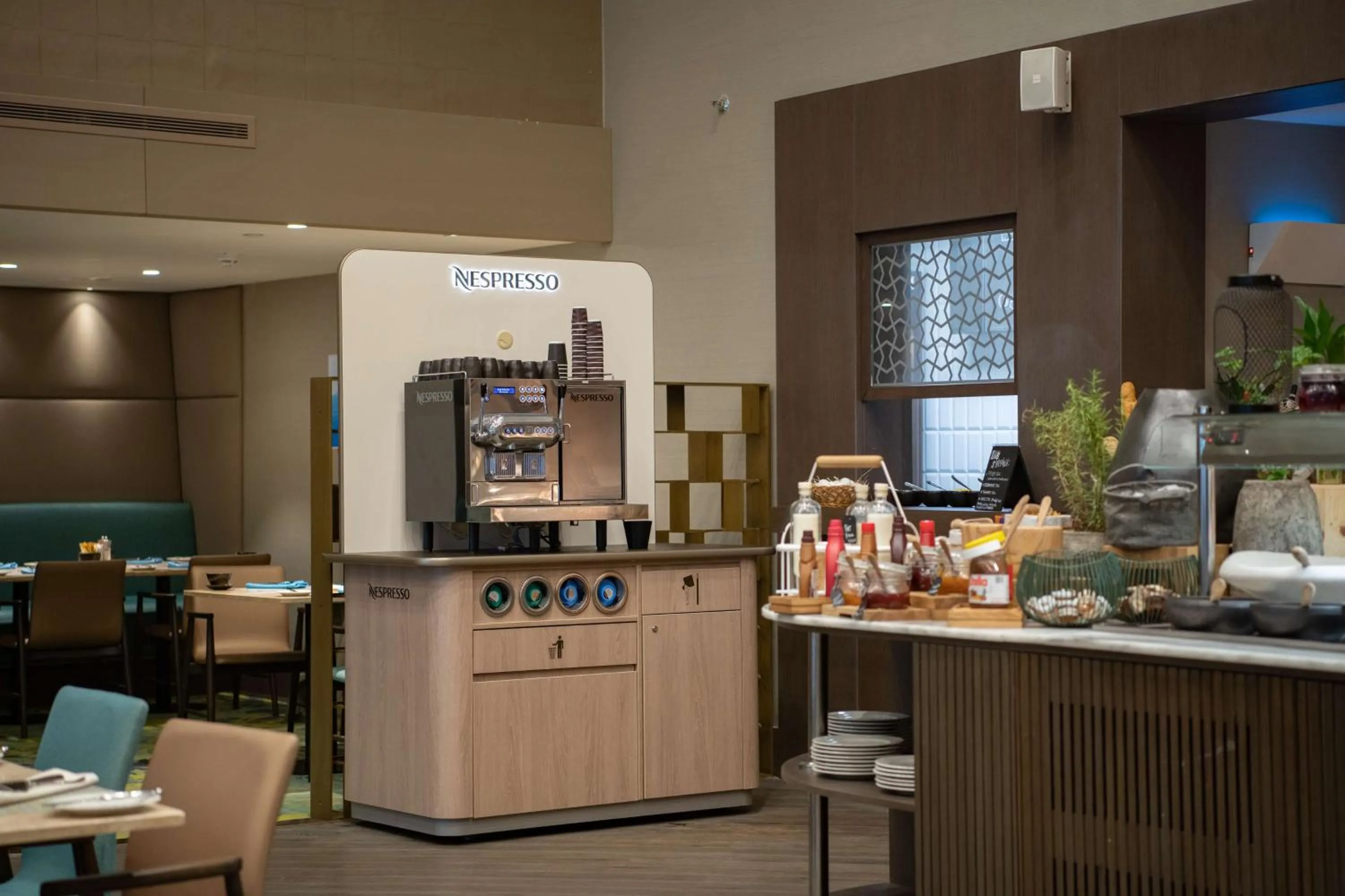 Restaurant/places to eat in Radisson Blu Hotel, Jeddah Corniche