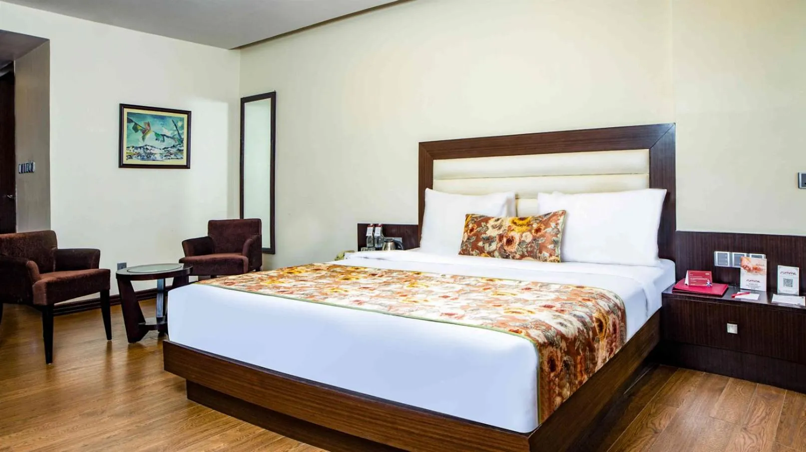 Bed in Summit Montana Suites & Spa at Mall