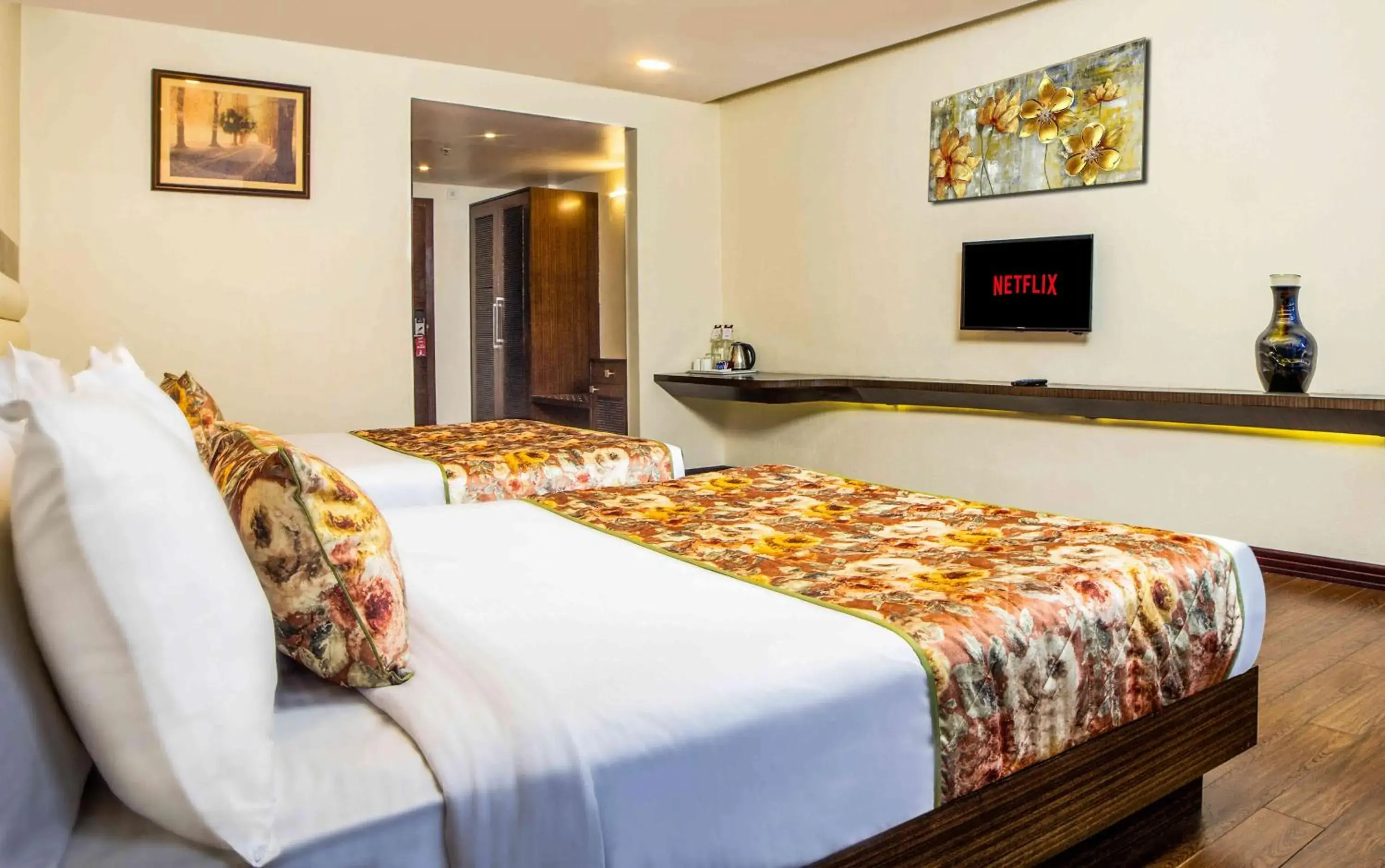 Family Suite in Summit Montana Suites & Spa at Mall Family Suite in Summit Montana Suites & Spa at Mall