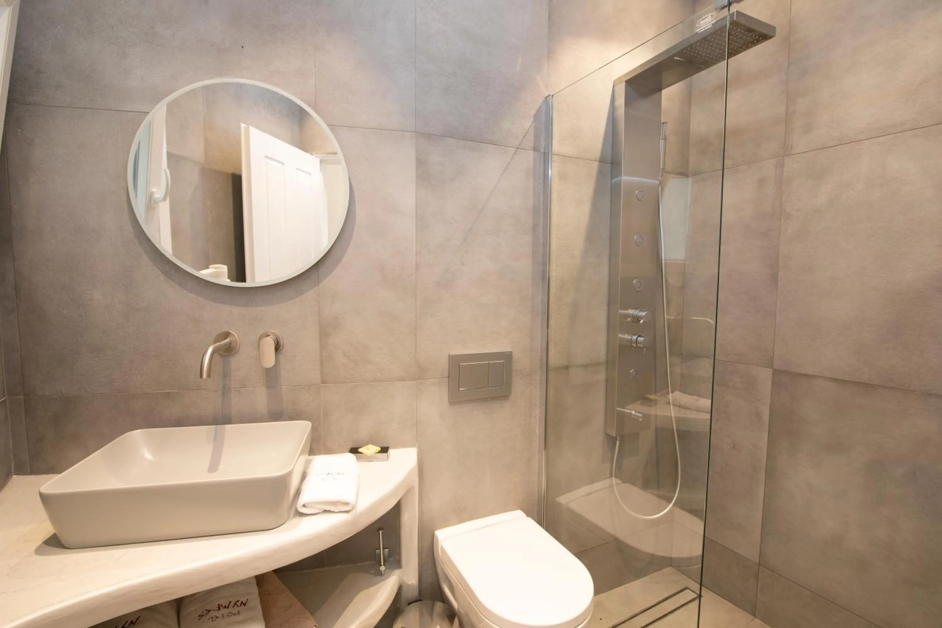 Bathroom in Nymfes Hotel