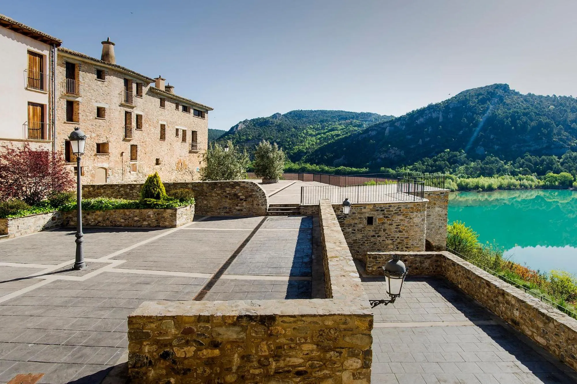 Day in Ligüerre Resort