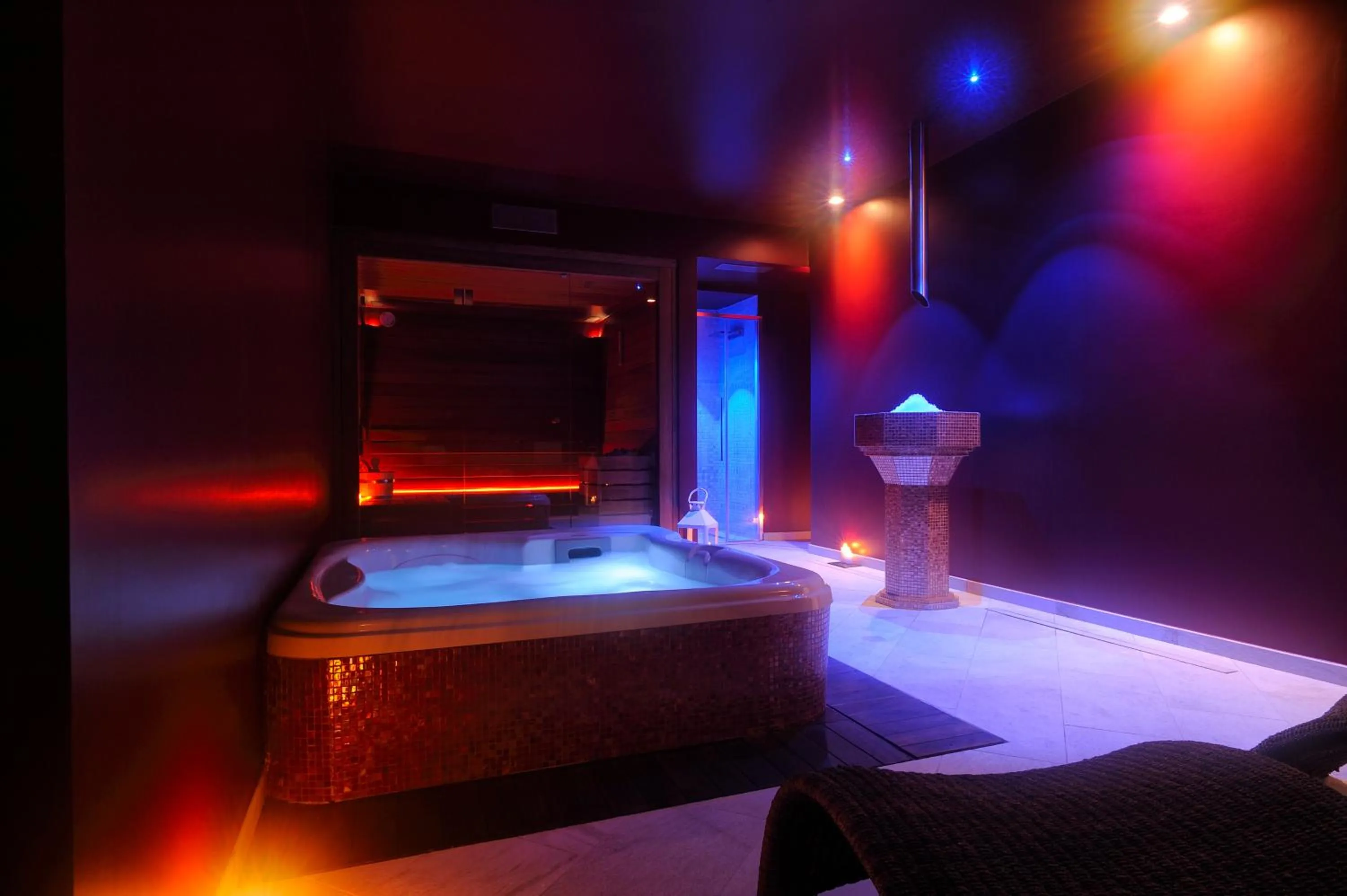 Hot Tub, Bed in Hotel De Paris Sanremo