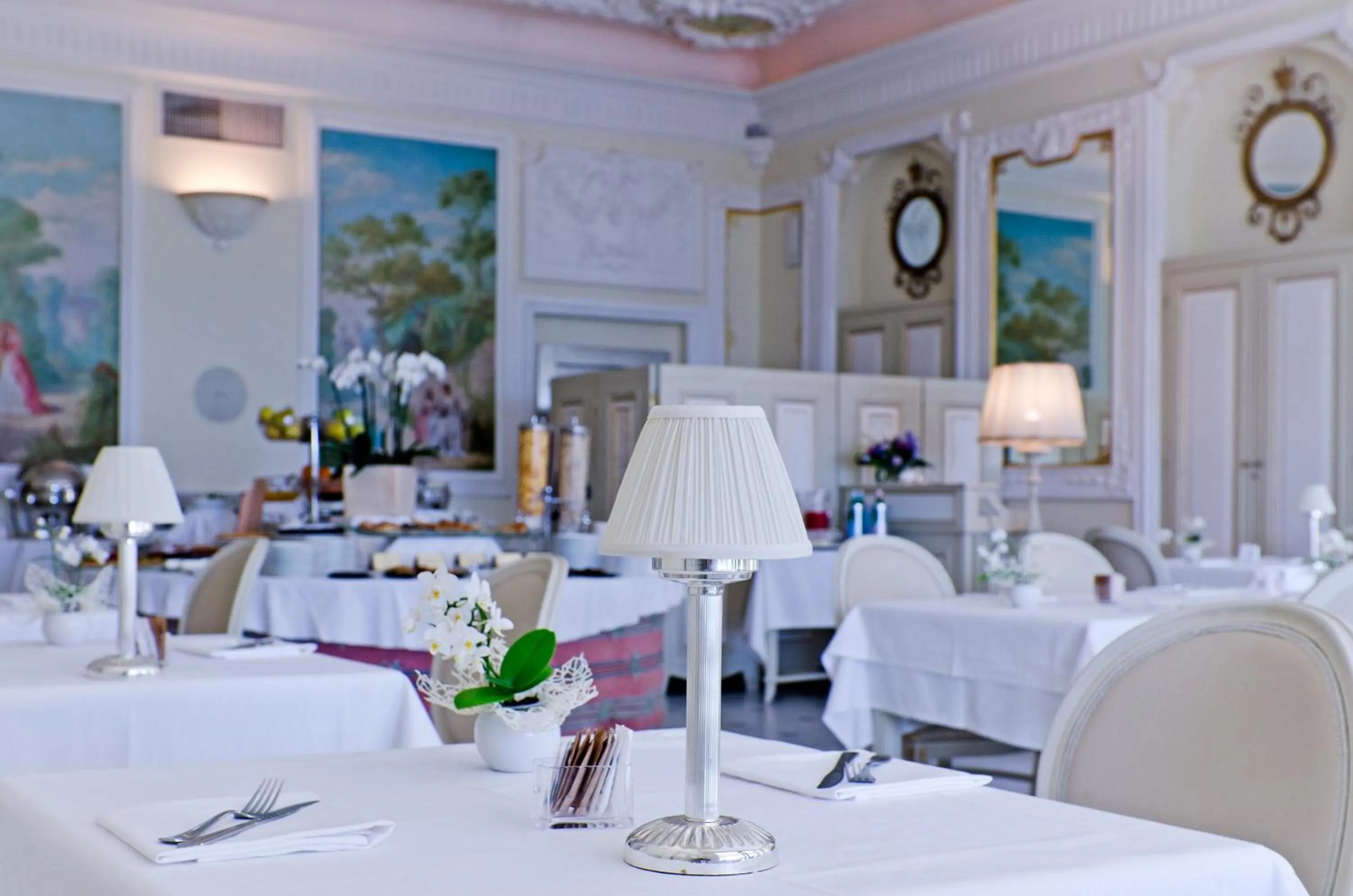 Restaurant/places to eat in Hotel De Paris Sanremo