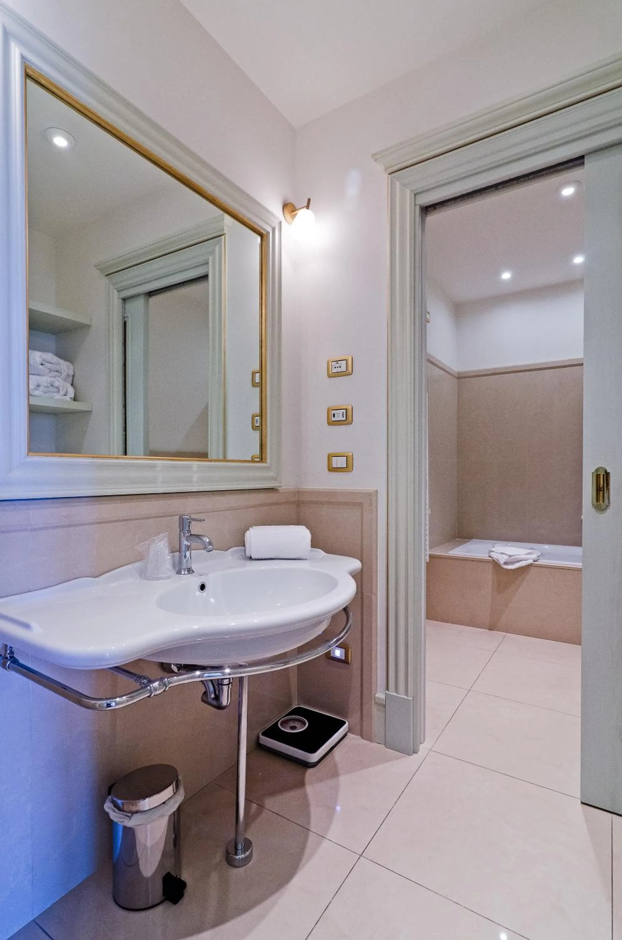 Toilet in Hotel De Paris Sanremo