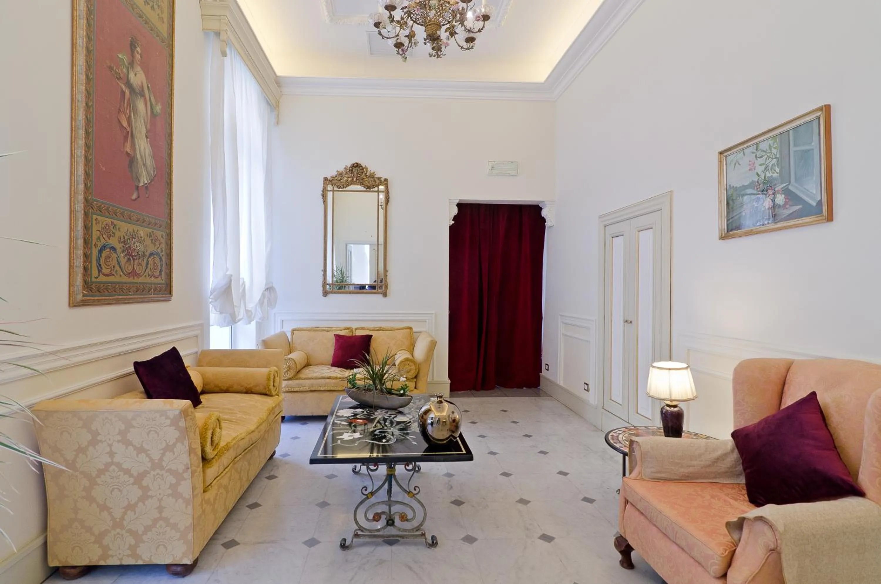 Communal lounge/ TV room in Hotel De Paris Sanremo