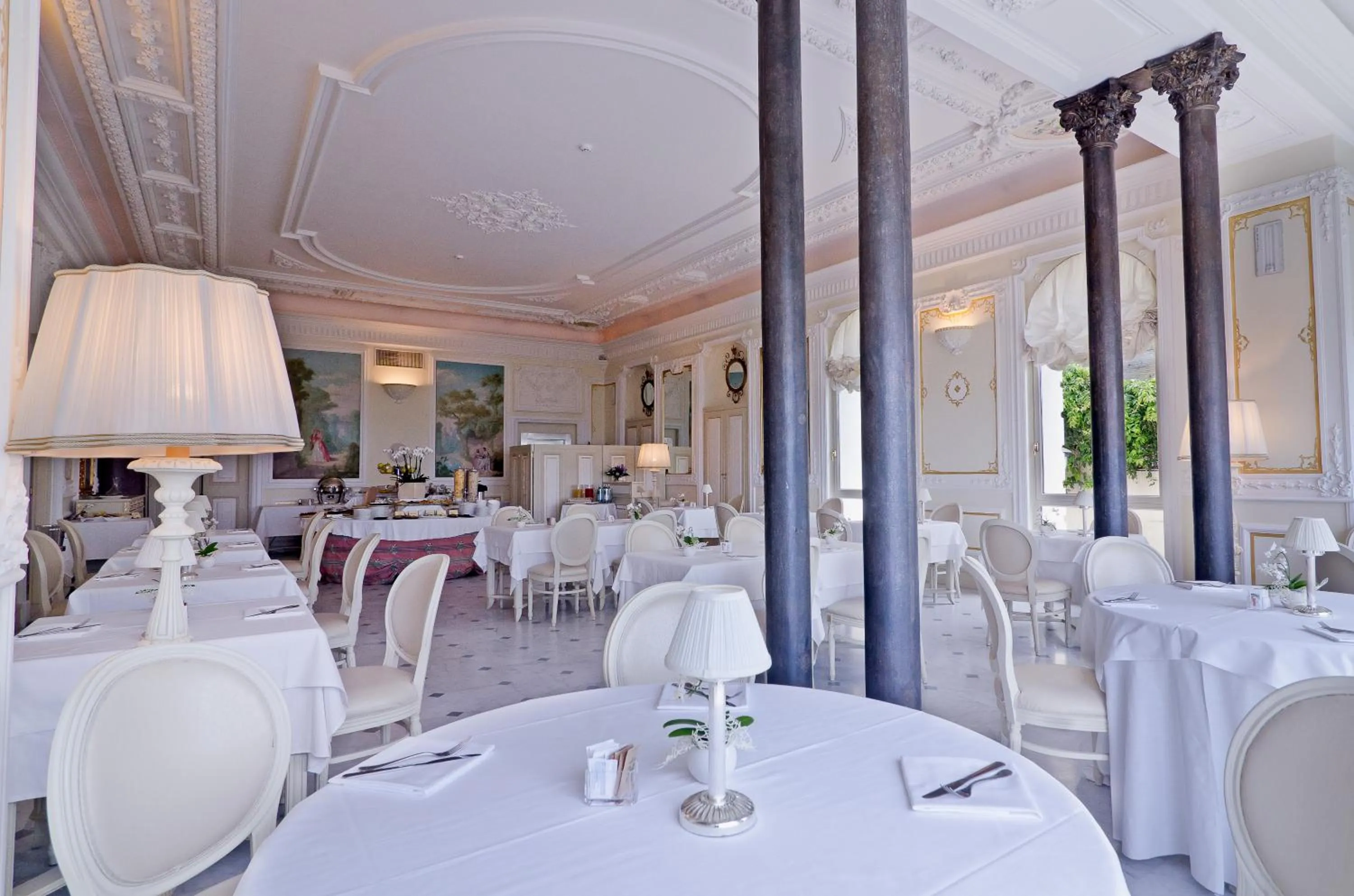 Restaurant/places to eat in Hotel De Paris Sanremo
