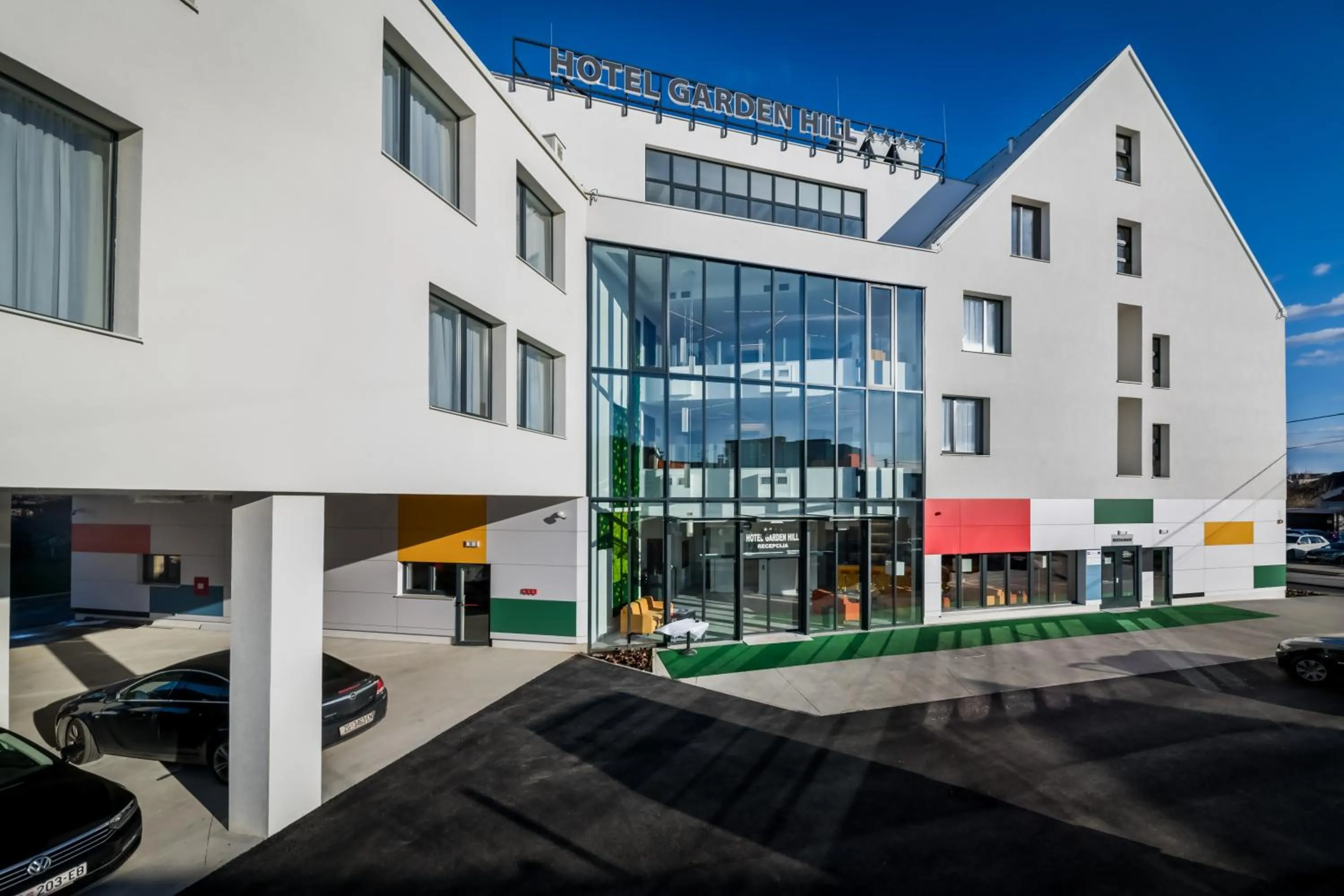 Facade/entrance in Hotel Garden Hill