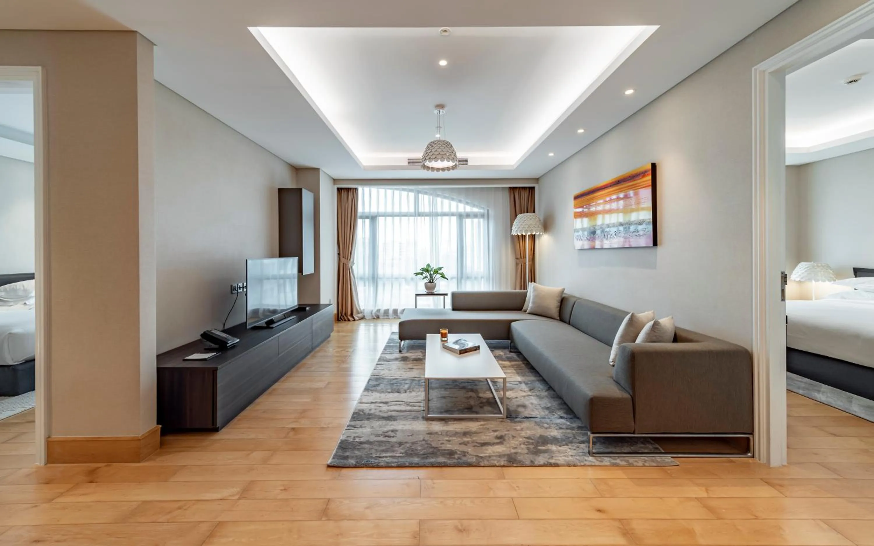 Living room, Bed in Sherwood Suites