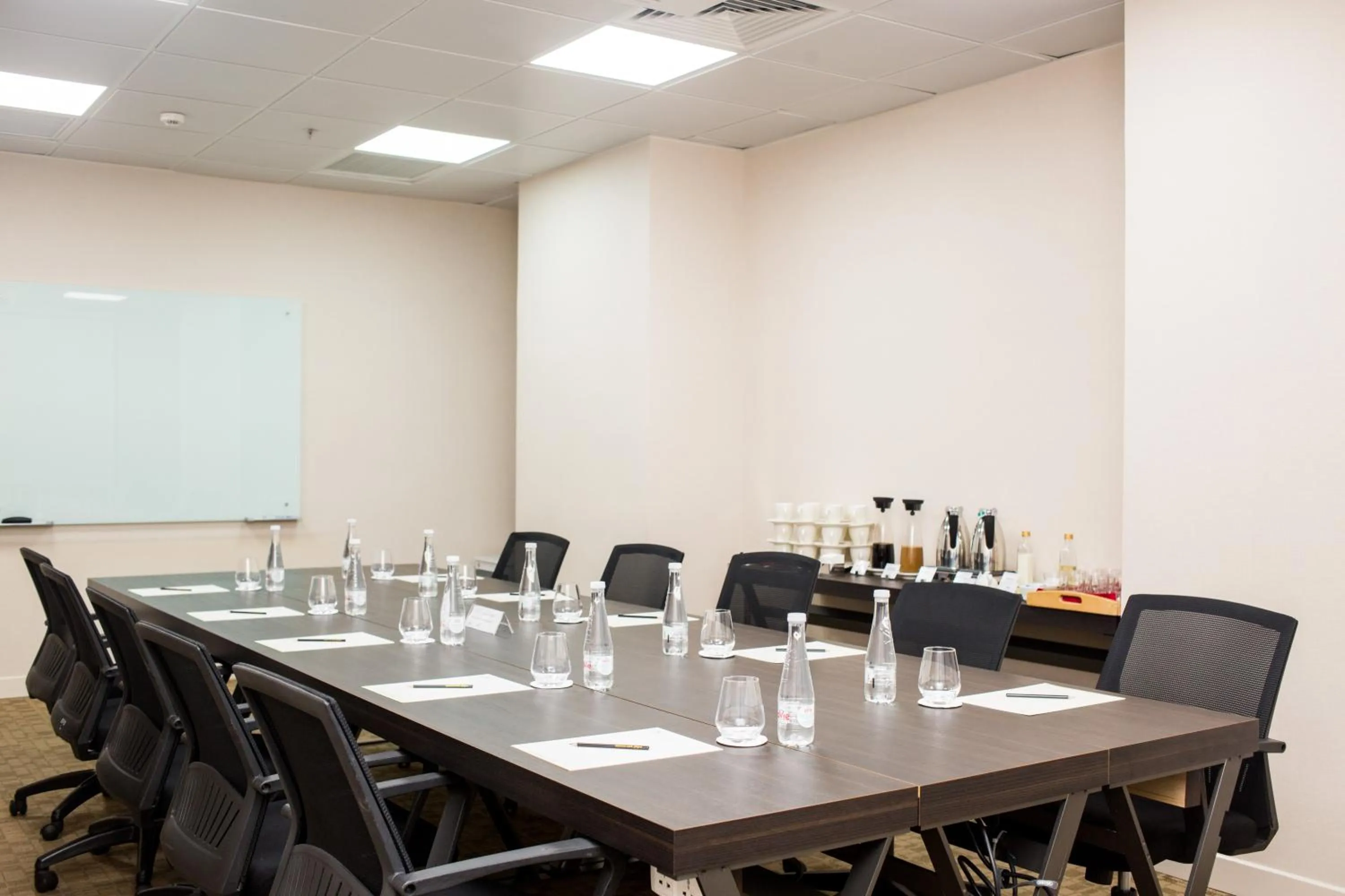 Meeting/conference room in Sherwood Suites