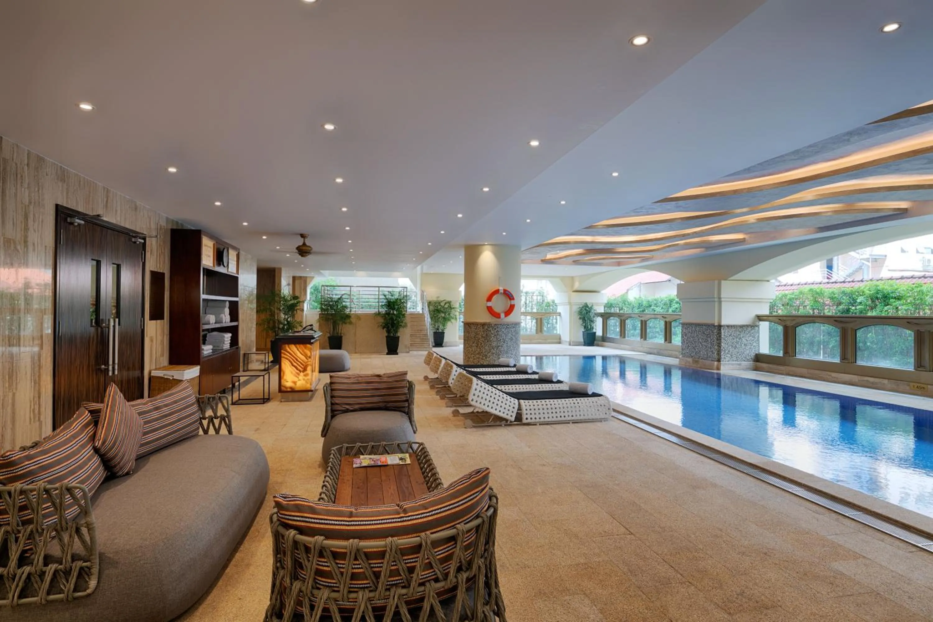 Swimming pool in Sherwood Suites
