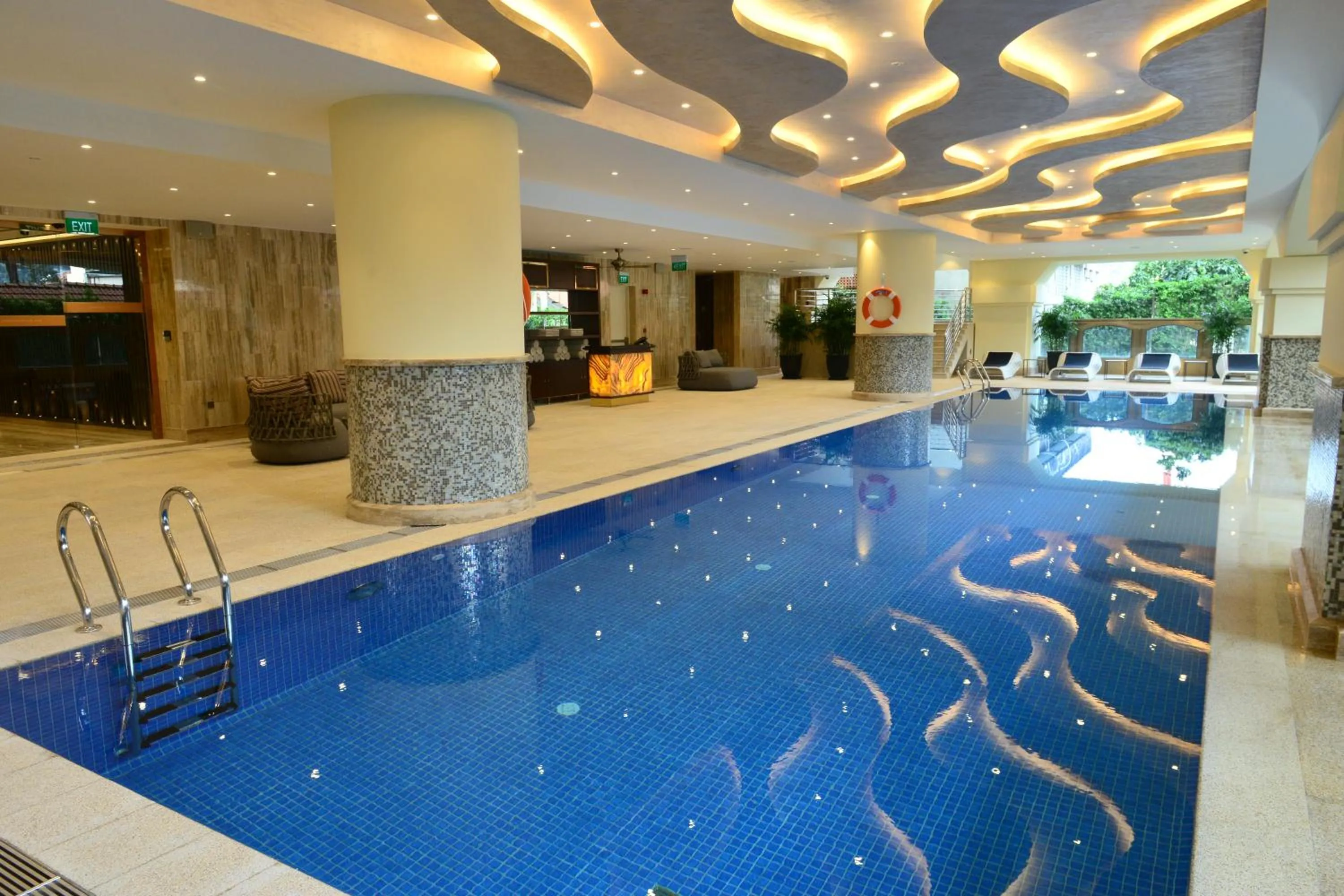 Swimming pool in Sherwood Suites