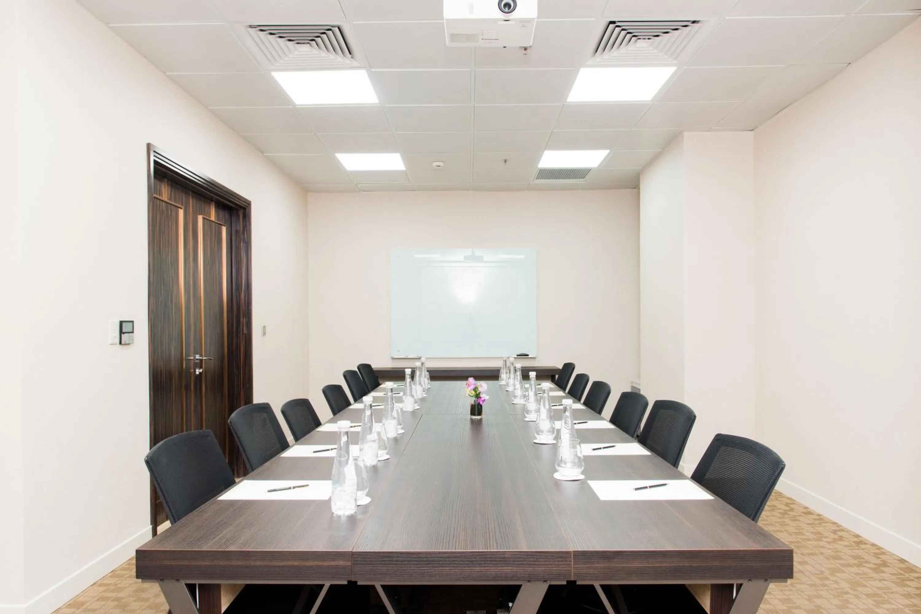 Meeting/conference room in Sherwood Suites