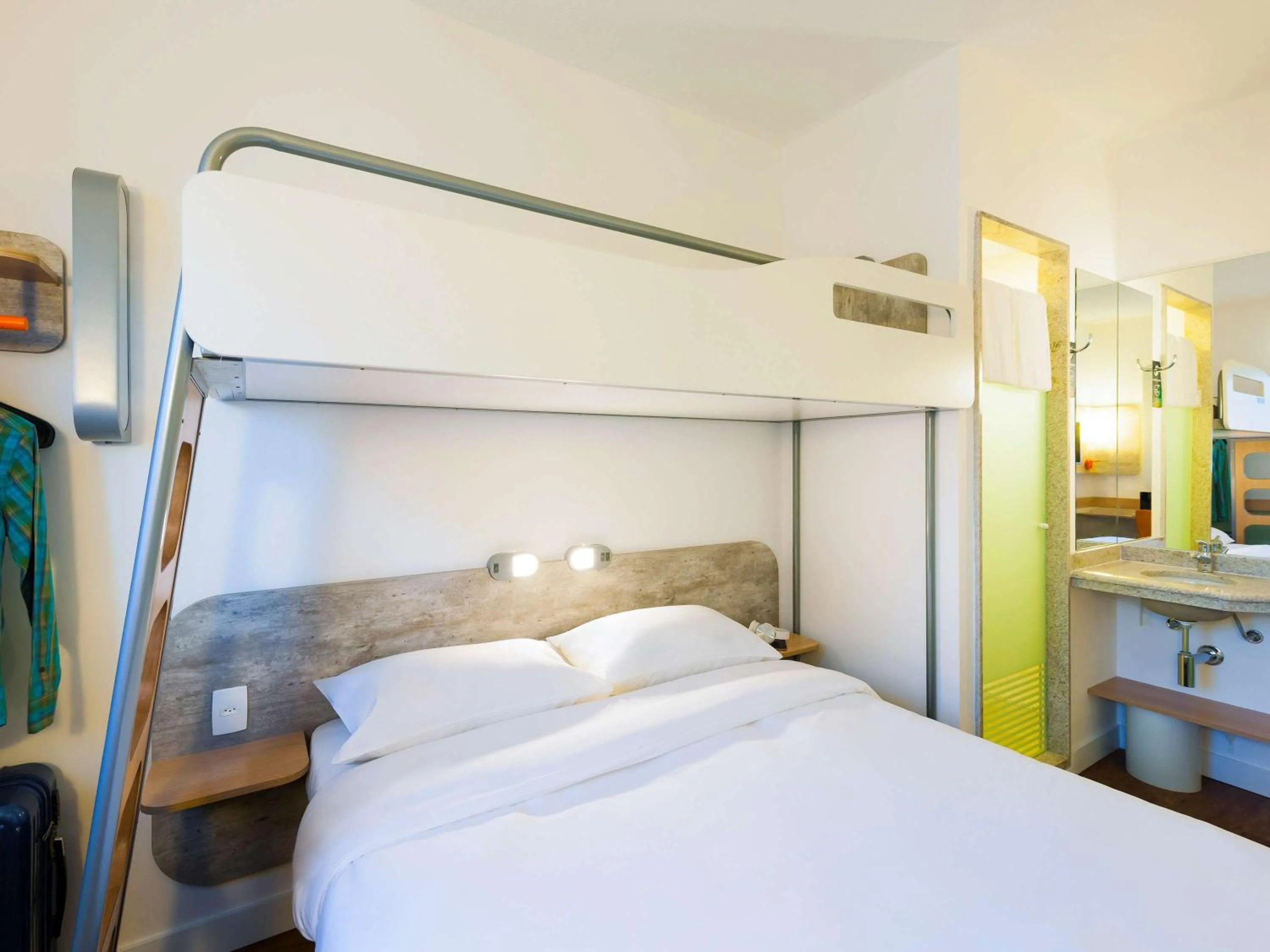 Double Room - 1 Double Bed and 1 Bunk Bed in ibis budget Campinas Aquidaban