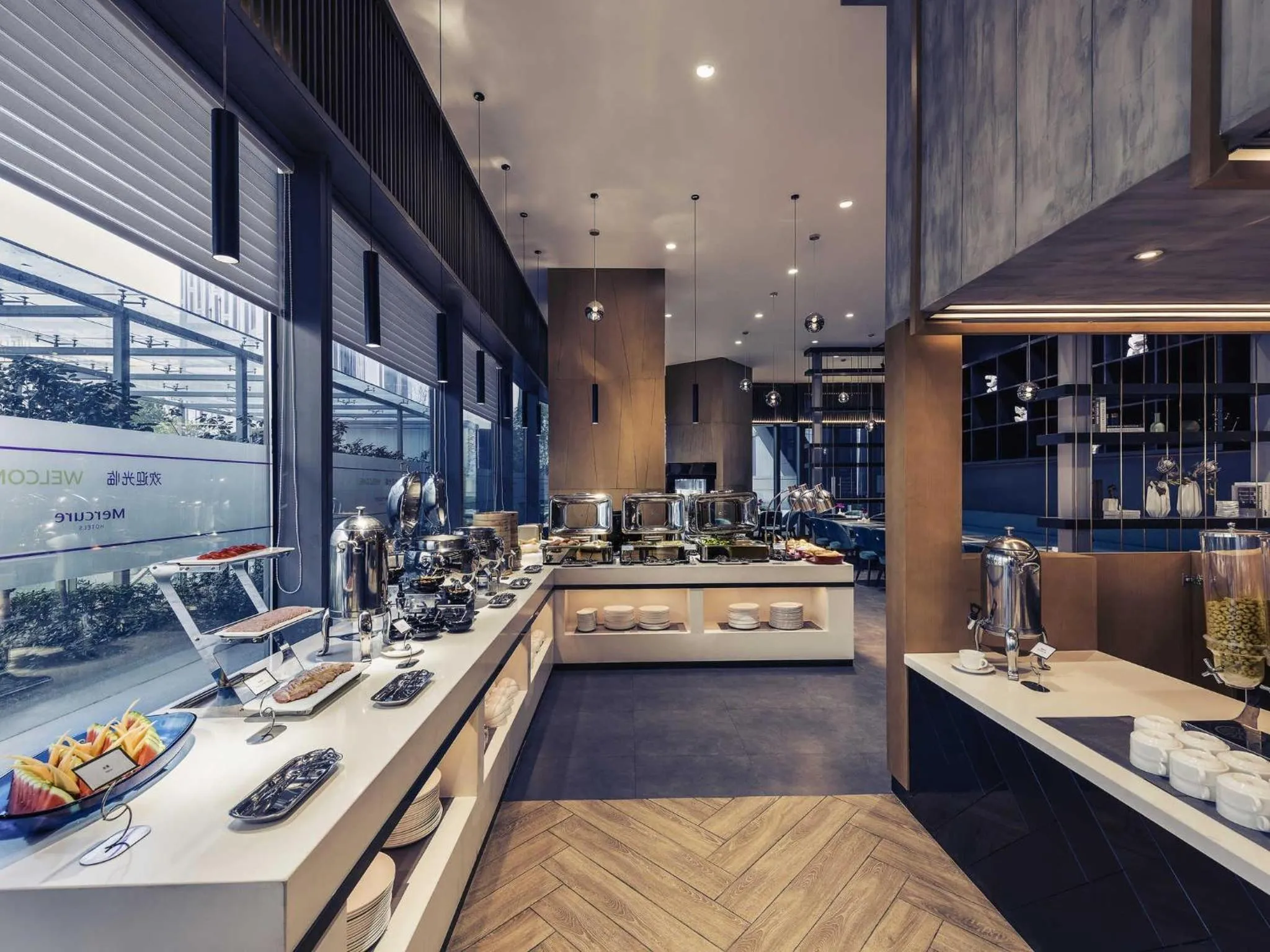 Restaurant/places to eat in Mercure Shanghai Hongqiao Railway Station