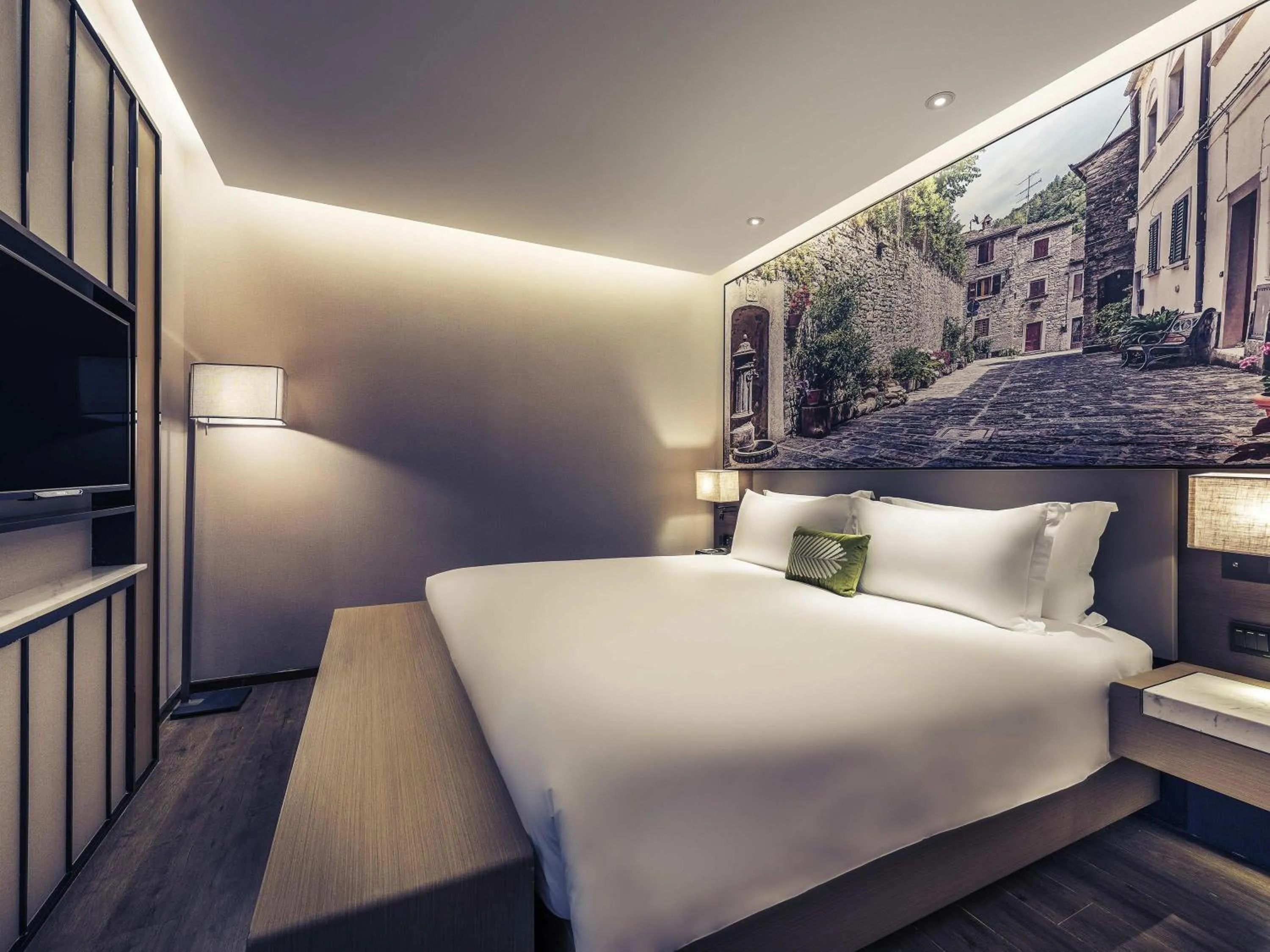 Bedroom, Bed in Mercure Shanghai Hongqiao Railway Station