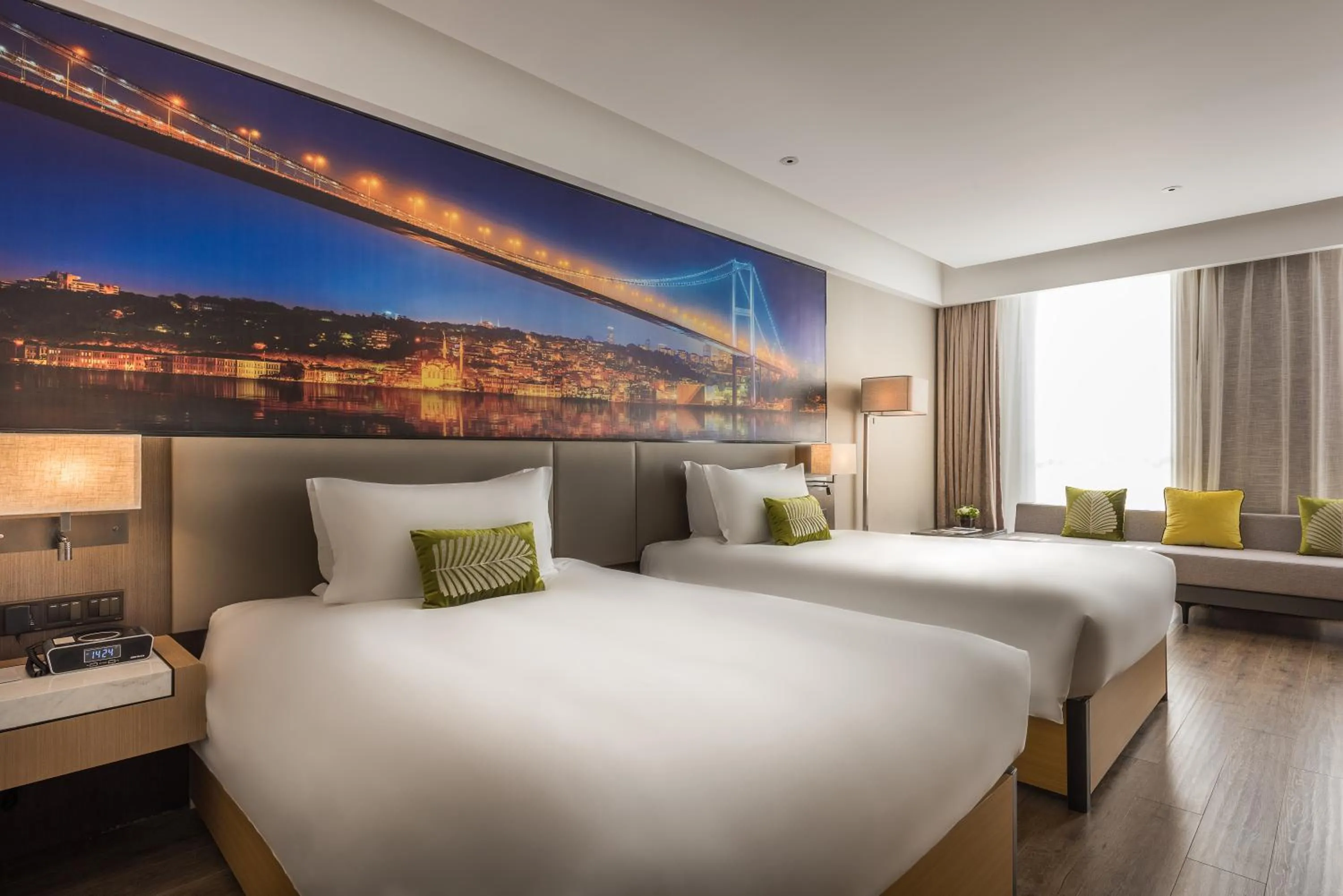 Bed in Mercure Shanghai Hongqiao Railway Station