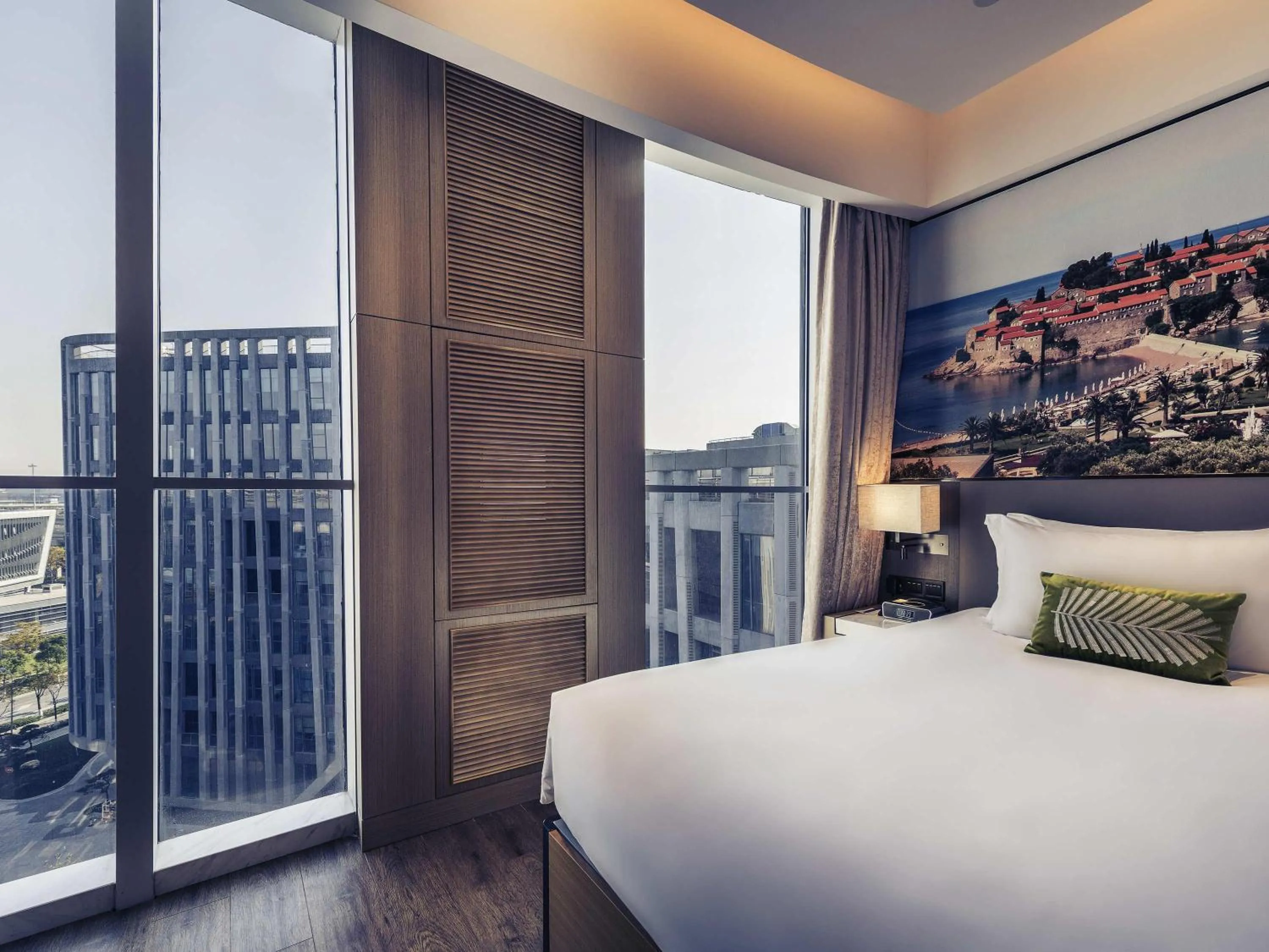 Bedroom, Bed in Mercure Shanghai Hongqiao Railway Station