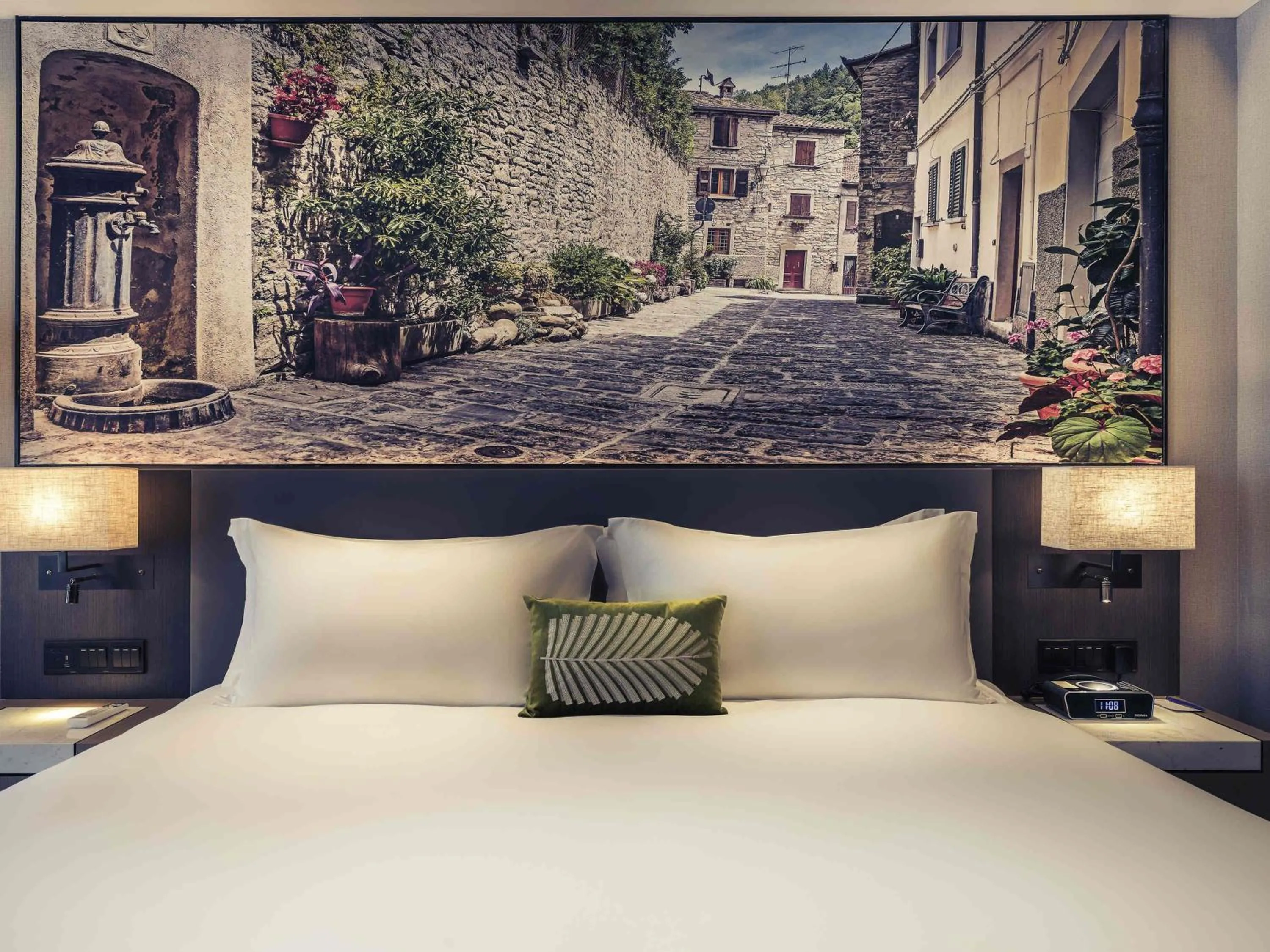 Bedroom, Bed in Mercure Shanghai Hongqiao Railway Station