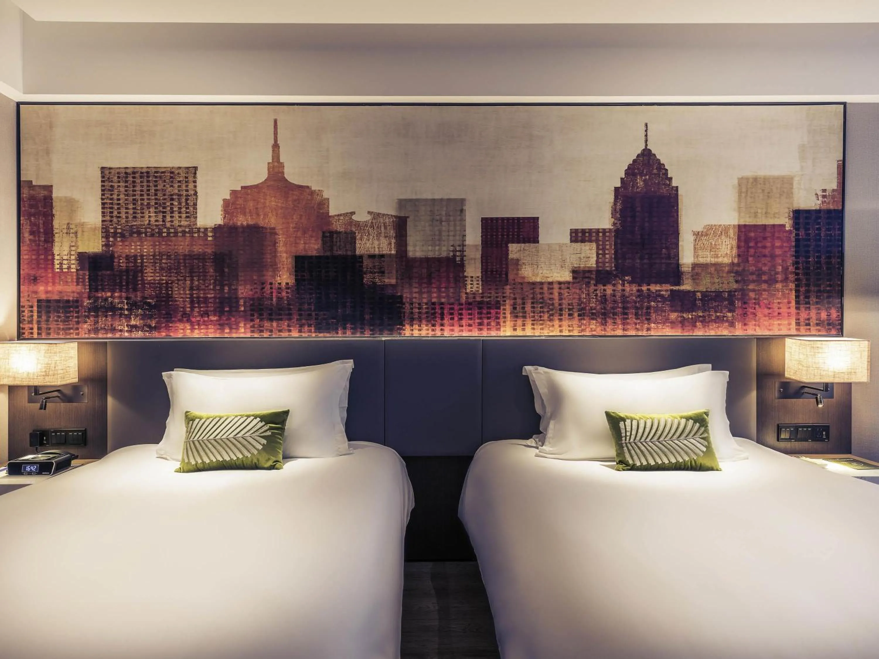 Bedroom, Bed in Mercure Shanghai Hongqiao Railway Station