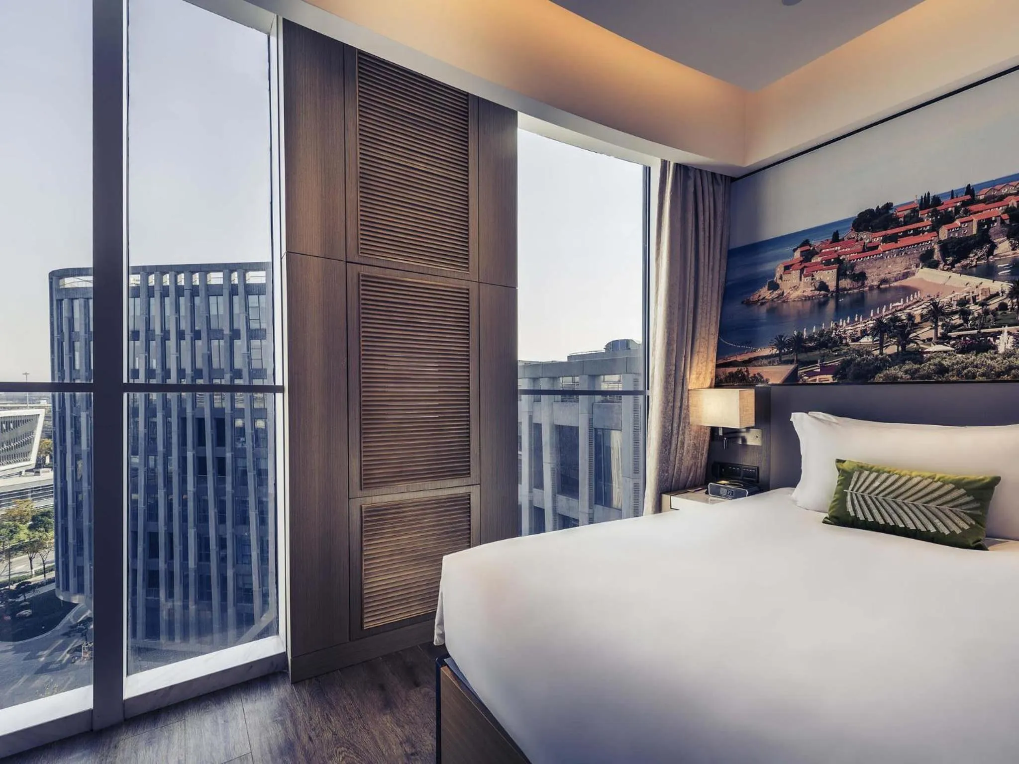 Bedroom, Bed in Mercure Shanghai Hongqiao Railway Station