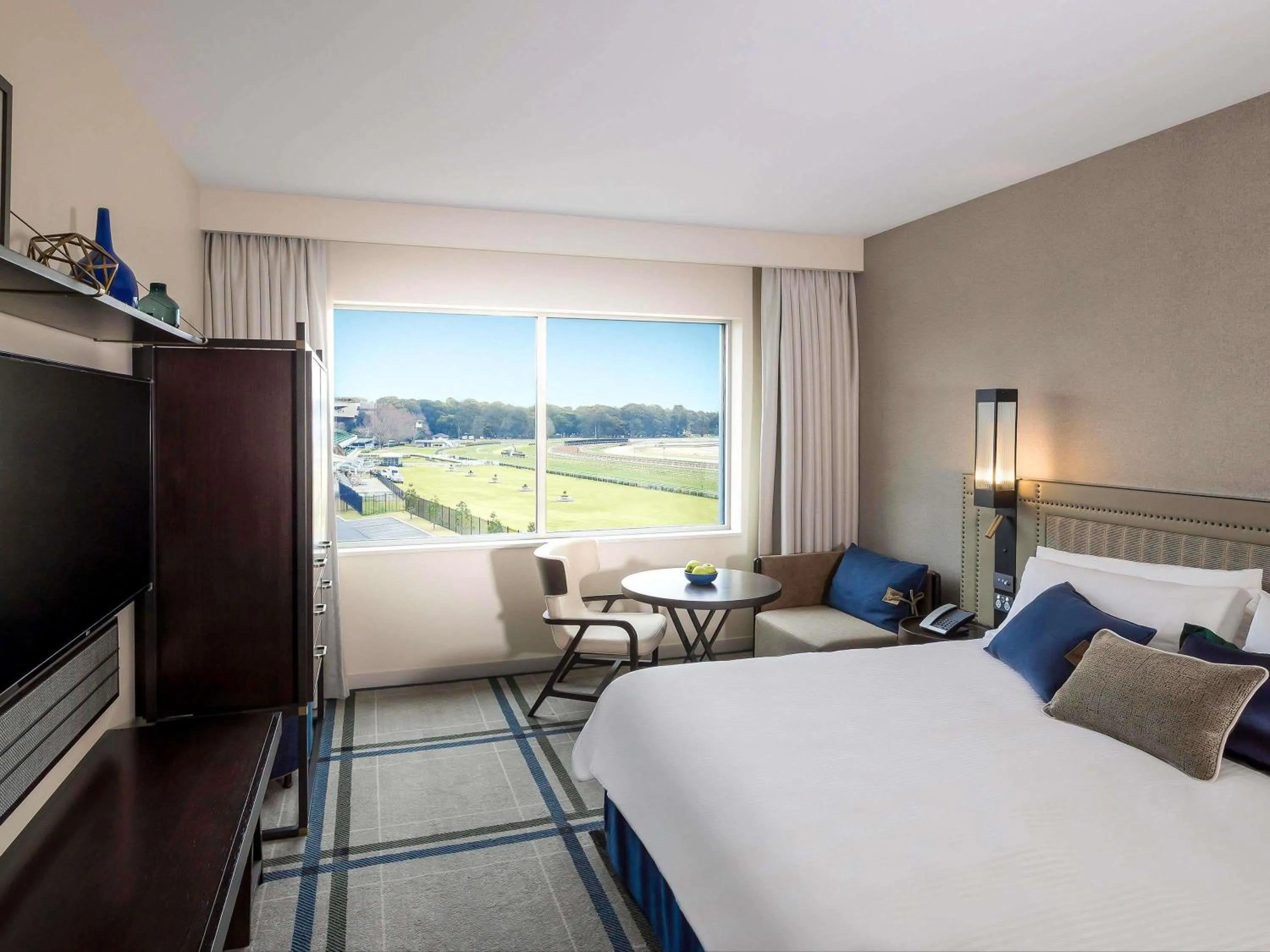 Property building, Bed in The William Inglis Mgallery