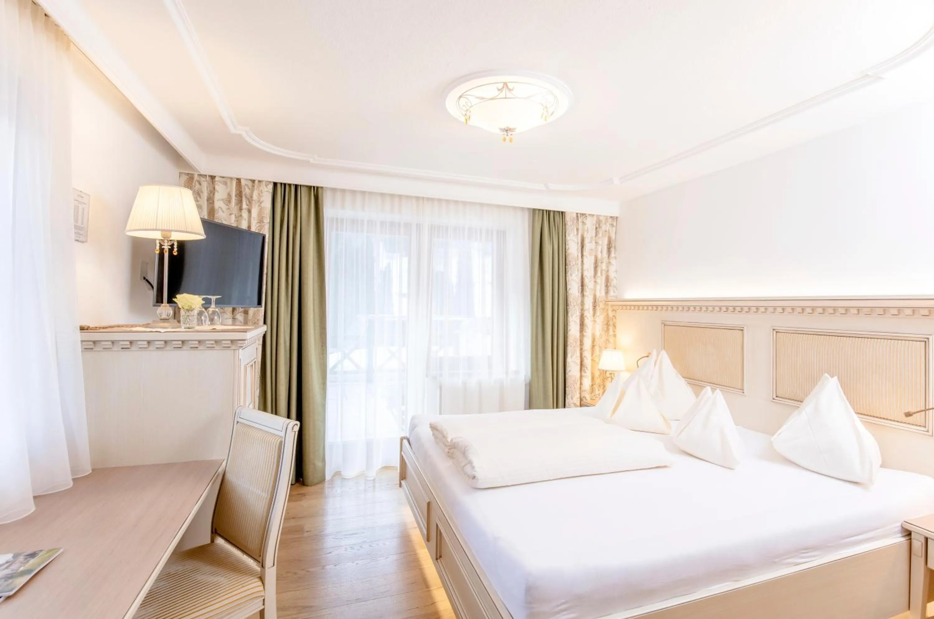 Photo of the whole room, Bed in Der Lärchenhof