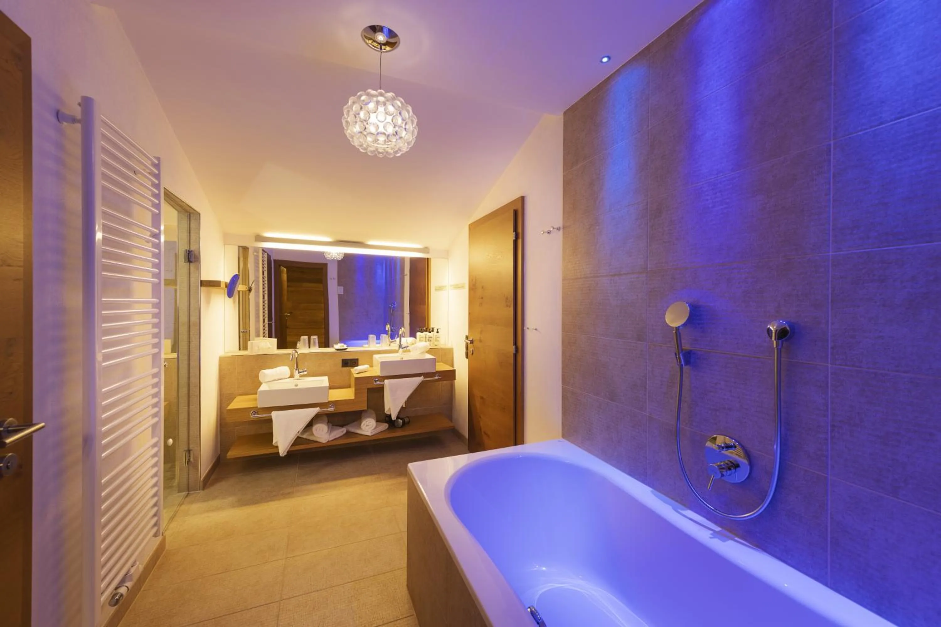 Bathroom, Bed in Almhof Family und Wellness Resort