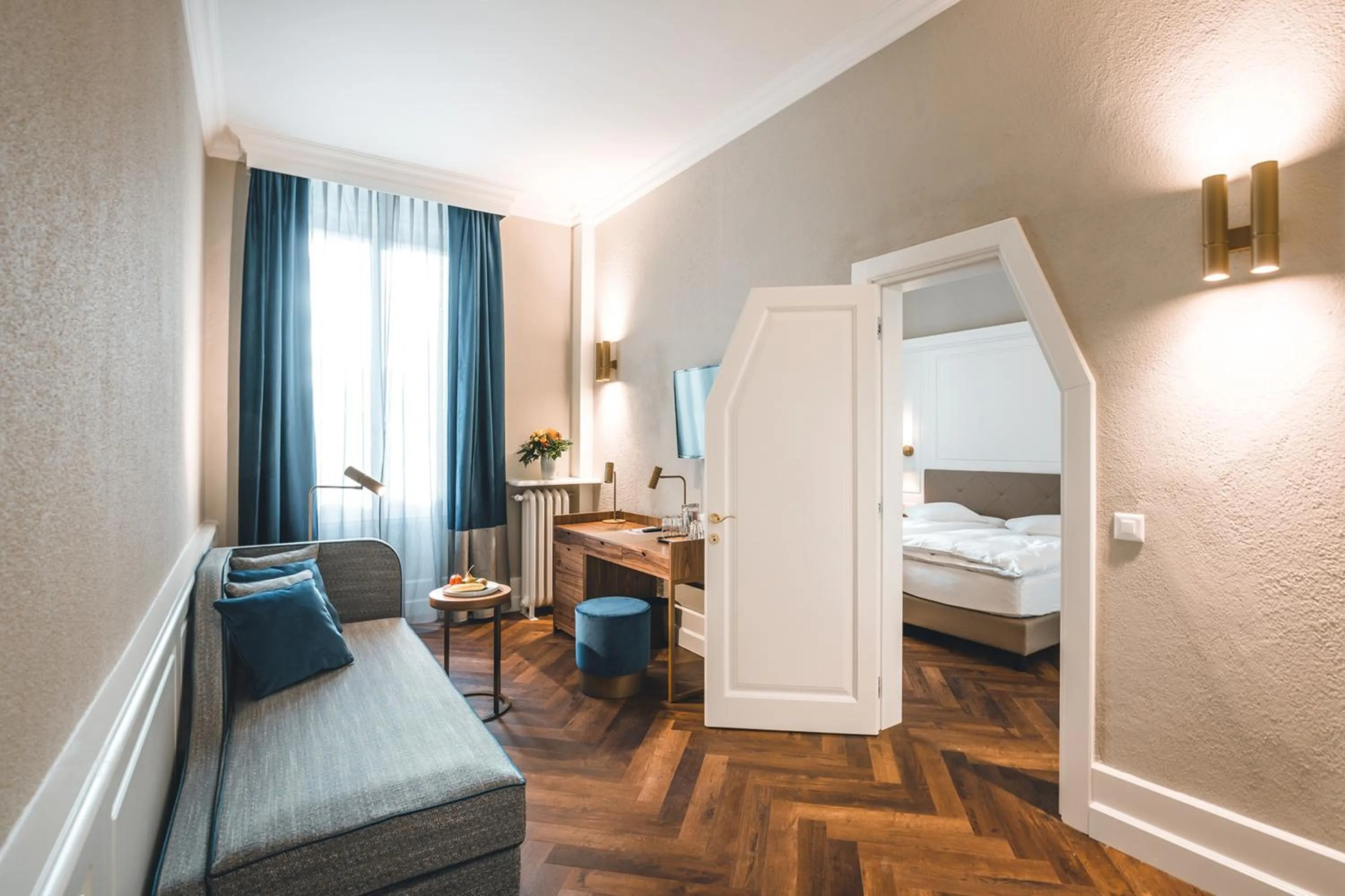 Photo of the whole room, Bed in Hotel Reine Victoria