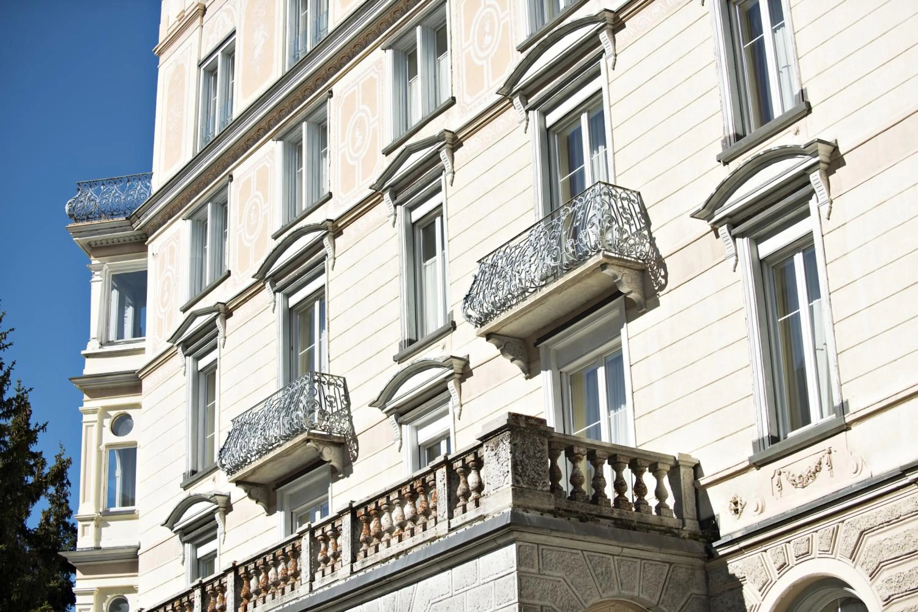 Property building in Hotel Reine Victoria