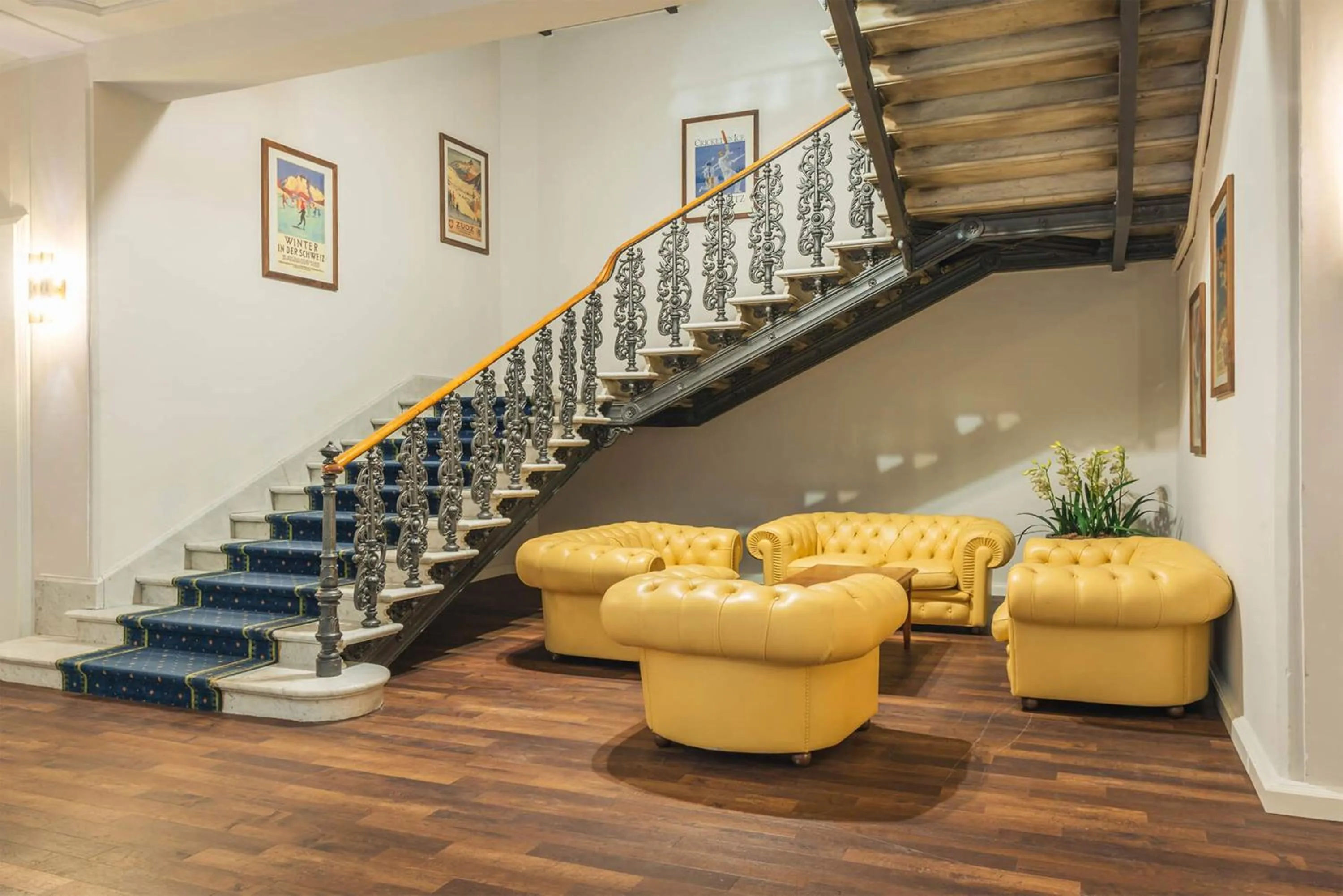 Seating area in Hotel Reine Victoria